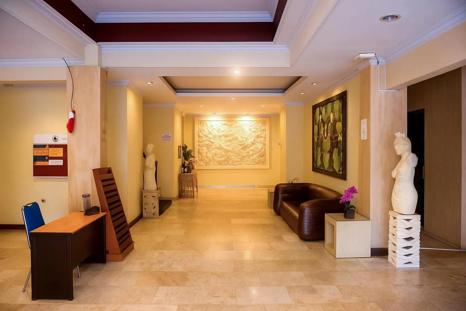 Lobby or reception in Puri Saron Denpasar Hotel