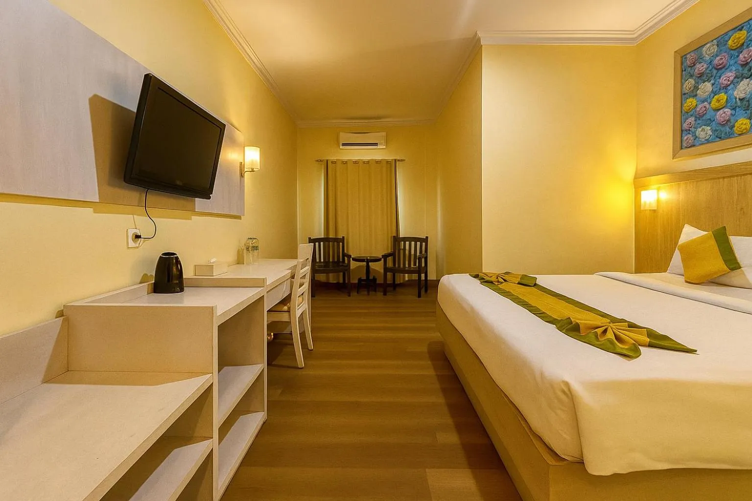 Bedroom, Bed in Puri Saron Denpasar Hotel