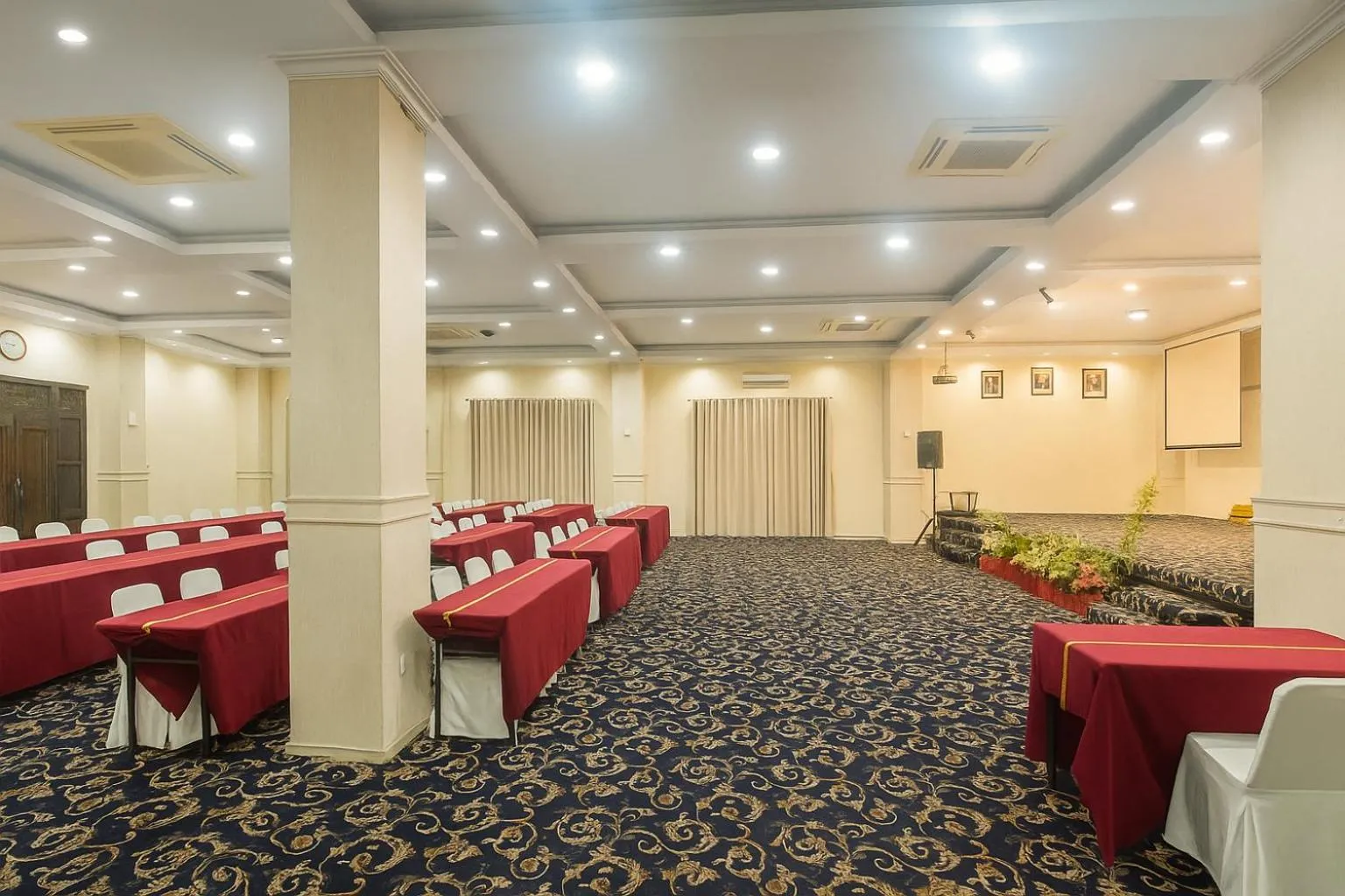 Meeting/conference room in Puri Saron Denpasar Hotel