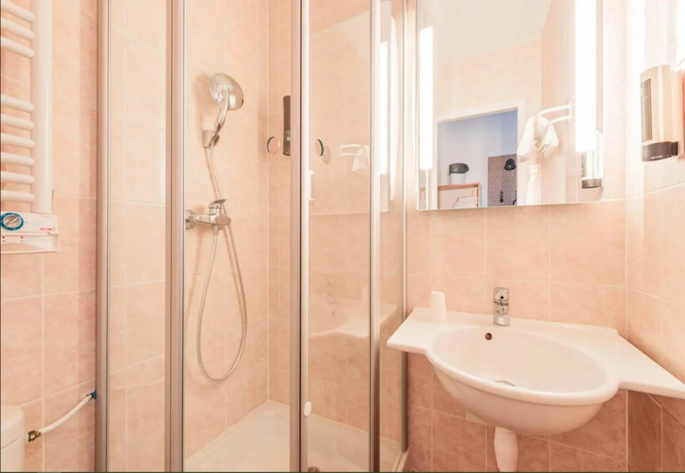 Shower in B&B HOTEL Strasbourg Aéroport