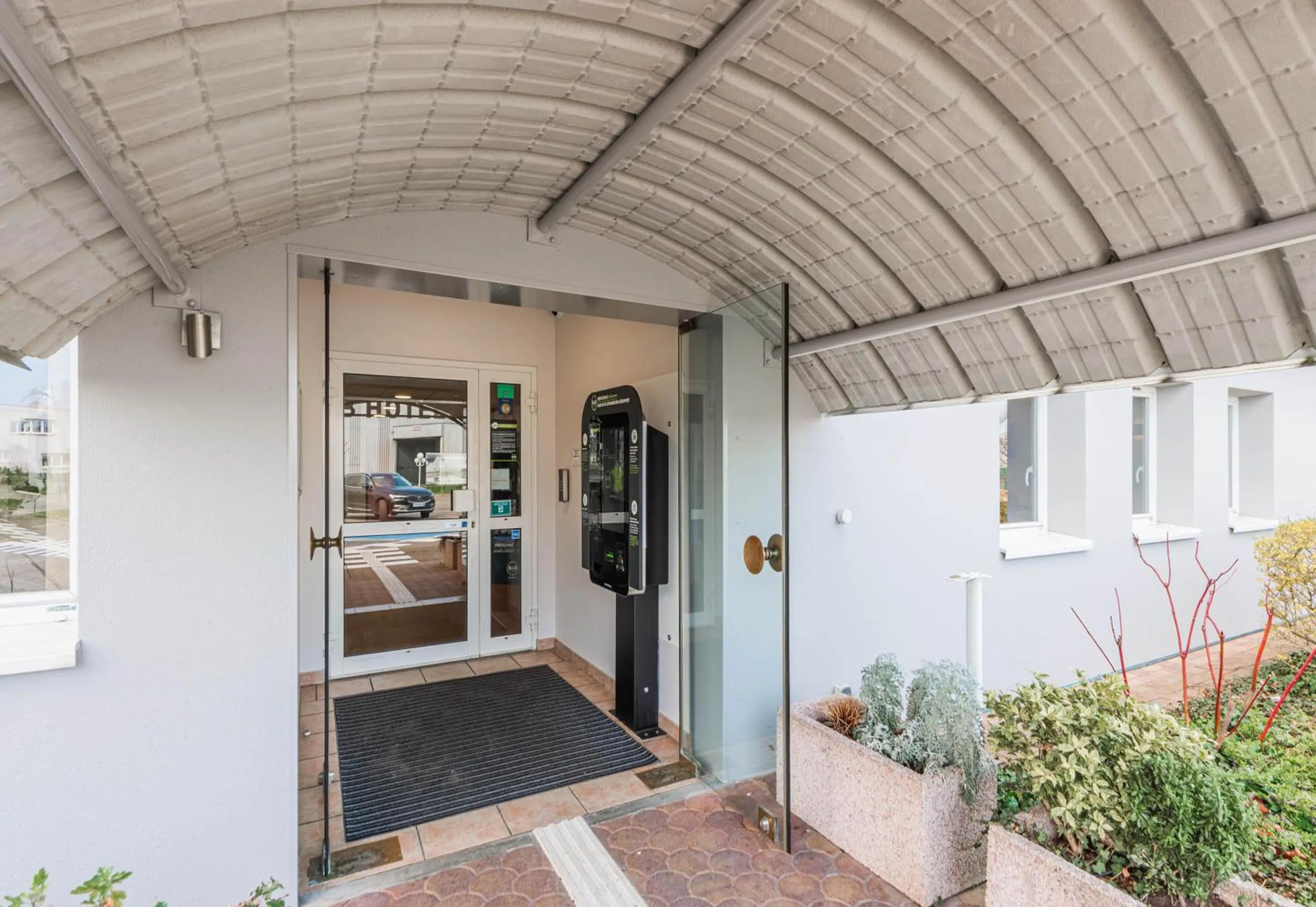 Facade/entrance in B&B HOTEL Strasbourg Aéroport