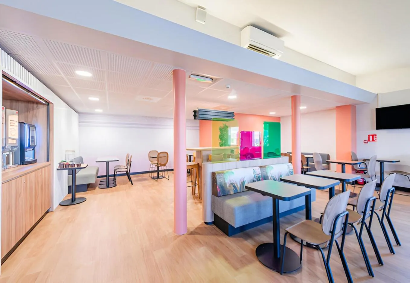 Breakfast in B&B HOTEL Strasbourg Aéroport