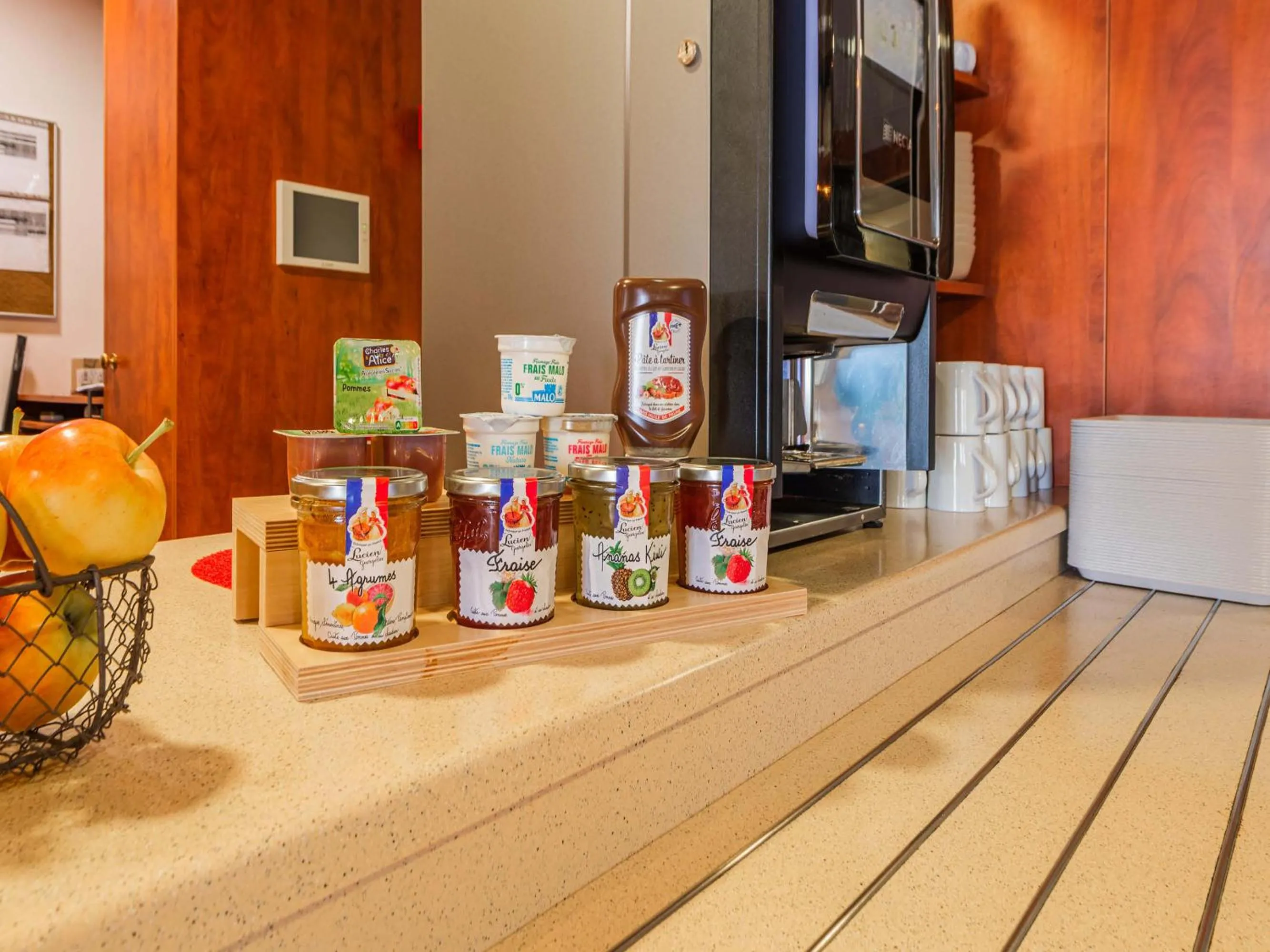 Breakfast in B&B HOTEL Strasbourg Aéroport