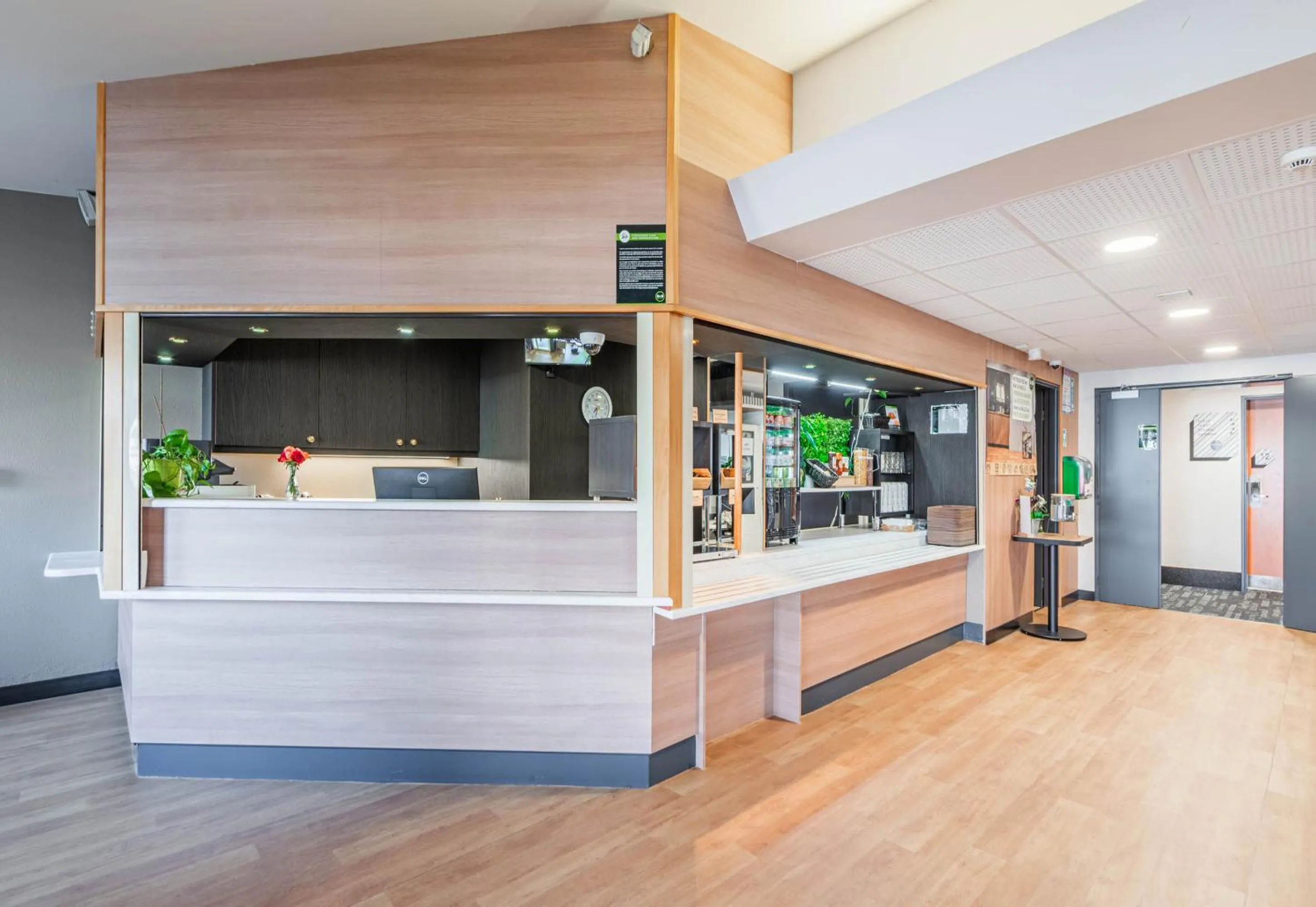 Lobby or reception in B&B HOTEL Strasbourg Aéroport