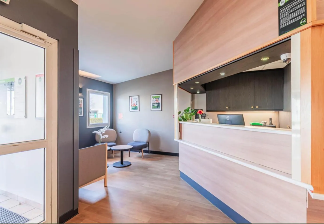 Lobby or reception in B&B HOTEL Strasbourg Aéroport