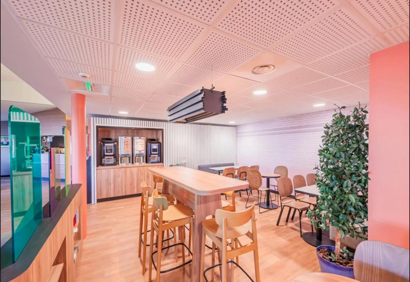 Breakfast in B&B HOTEL Strasbourg Aéroport