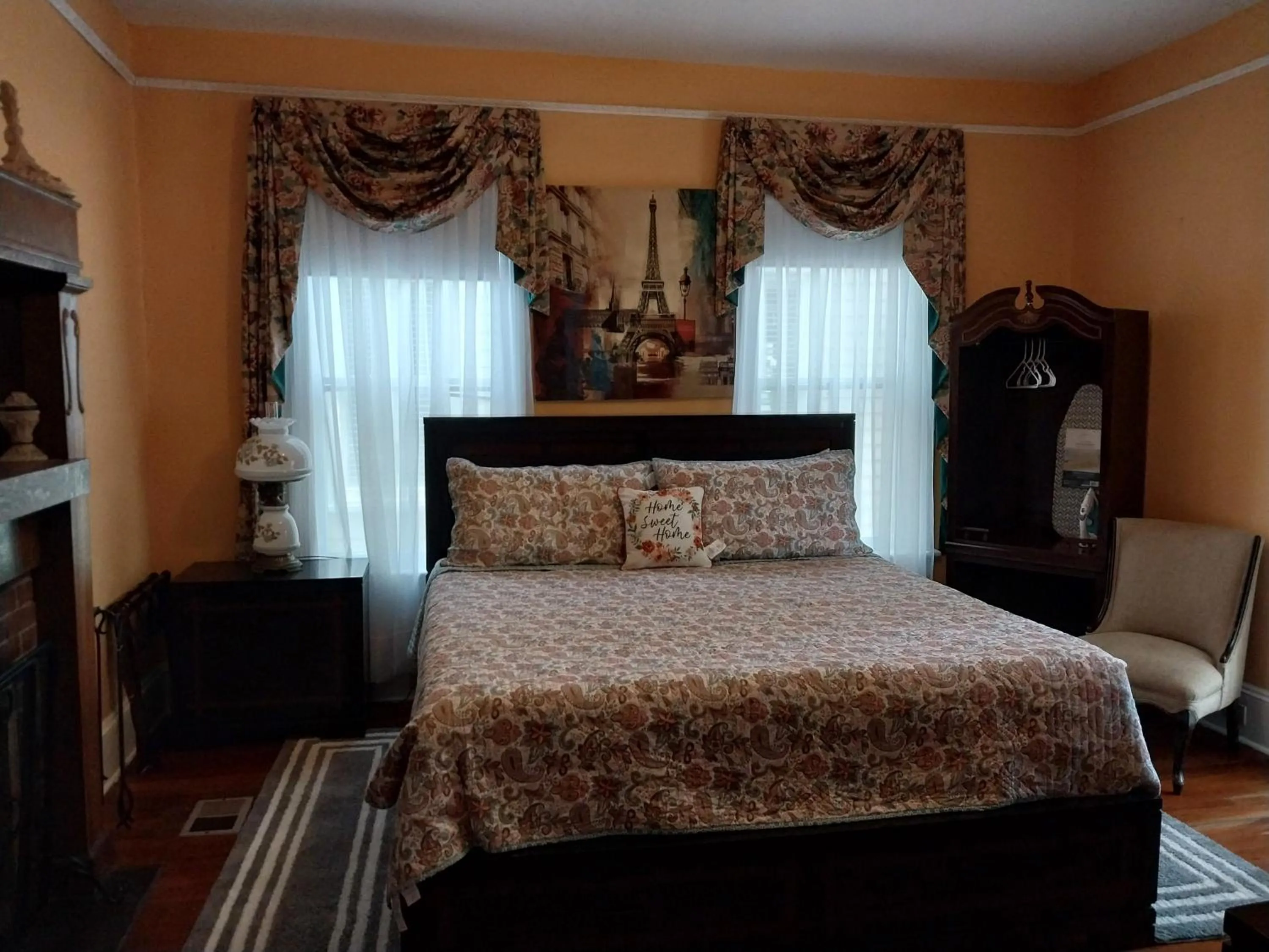 Photo of the whole room, Bed in Historic Sevilla House (Adults only)