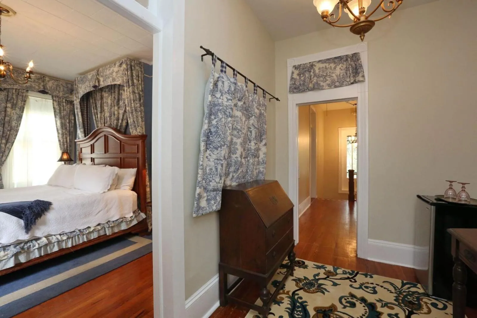 Photo of the whole room, Bed in Historic Sevilla House (Adults only)