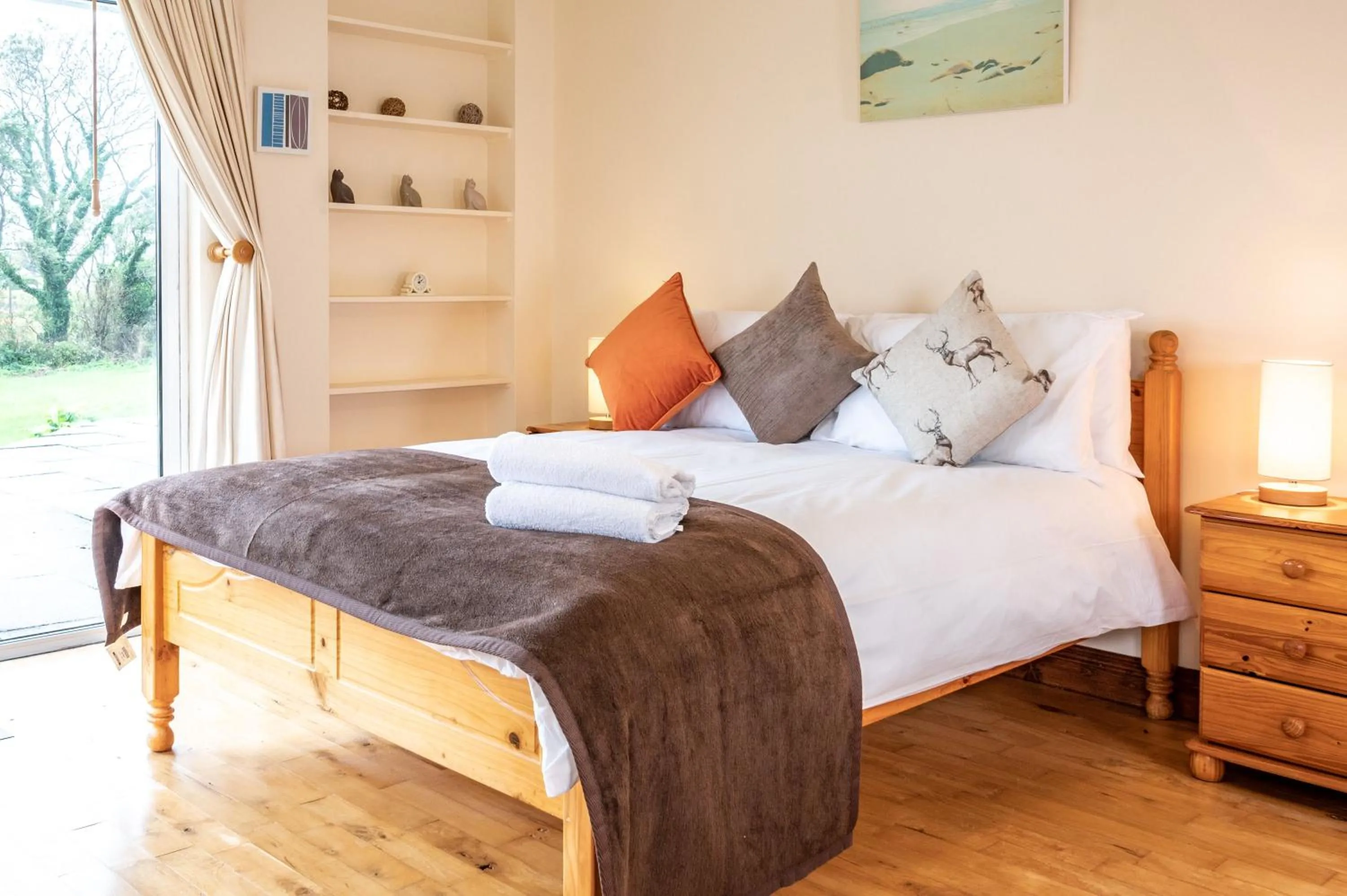 Bed in Nevins Newfield Inn Ltd