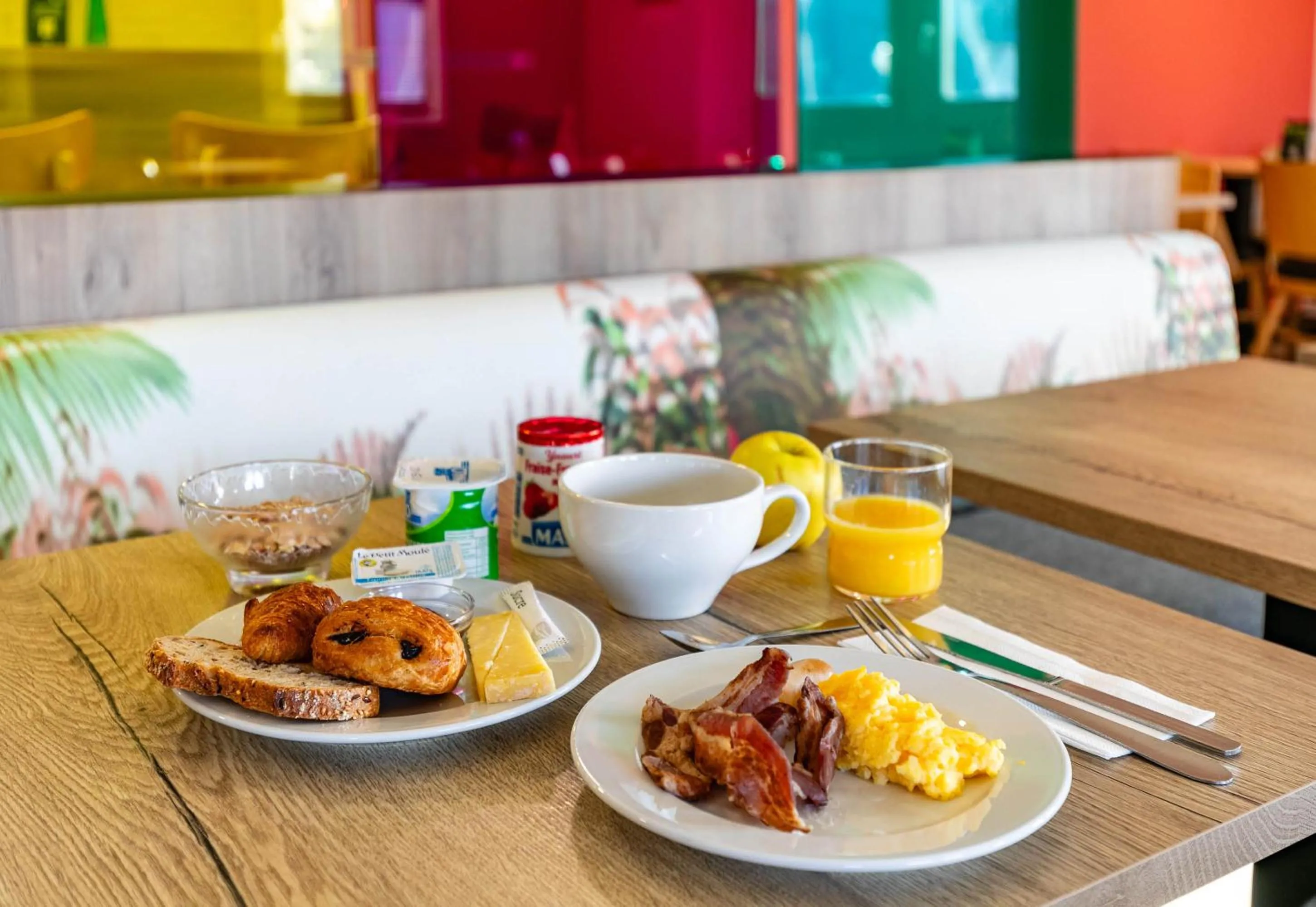 Breakfast in B&B HOTEL Colmar Lumière