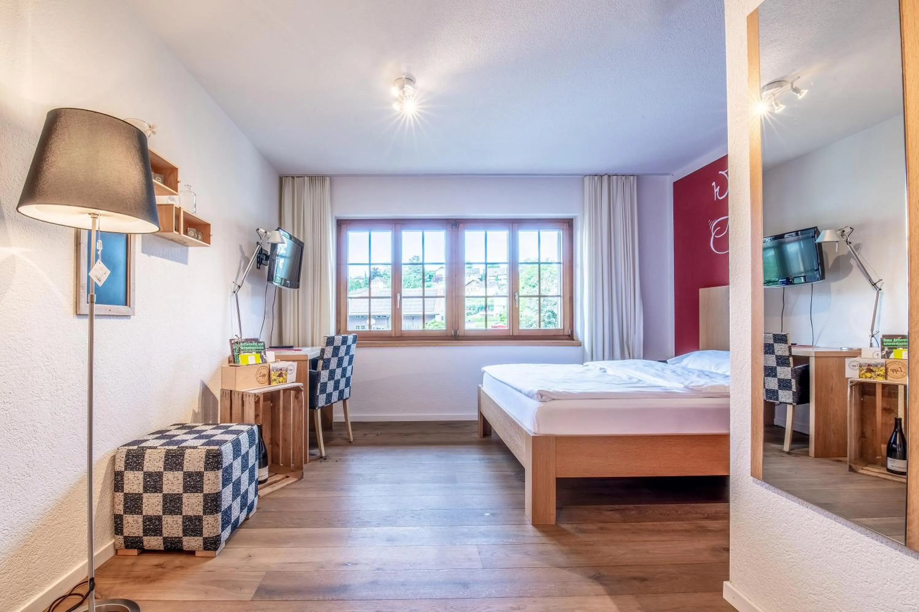 Photo of the whole room, Bed in Hirschen Erlinsbach Swiss Quality