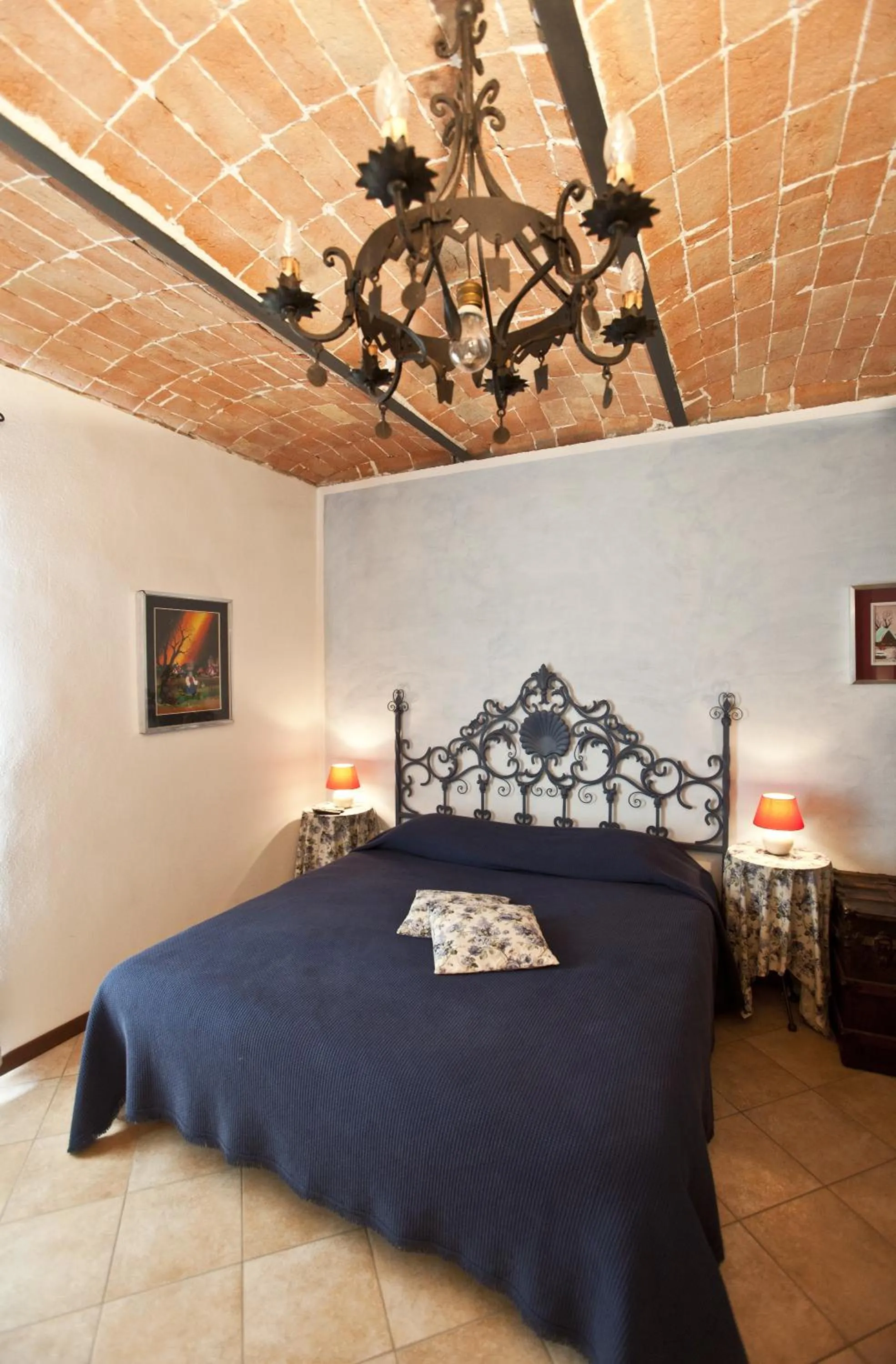 Bedroom, Bed in I Grilli