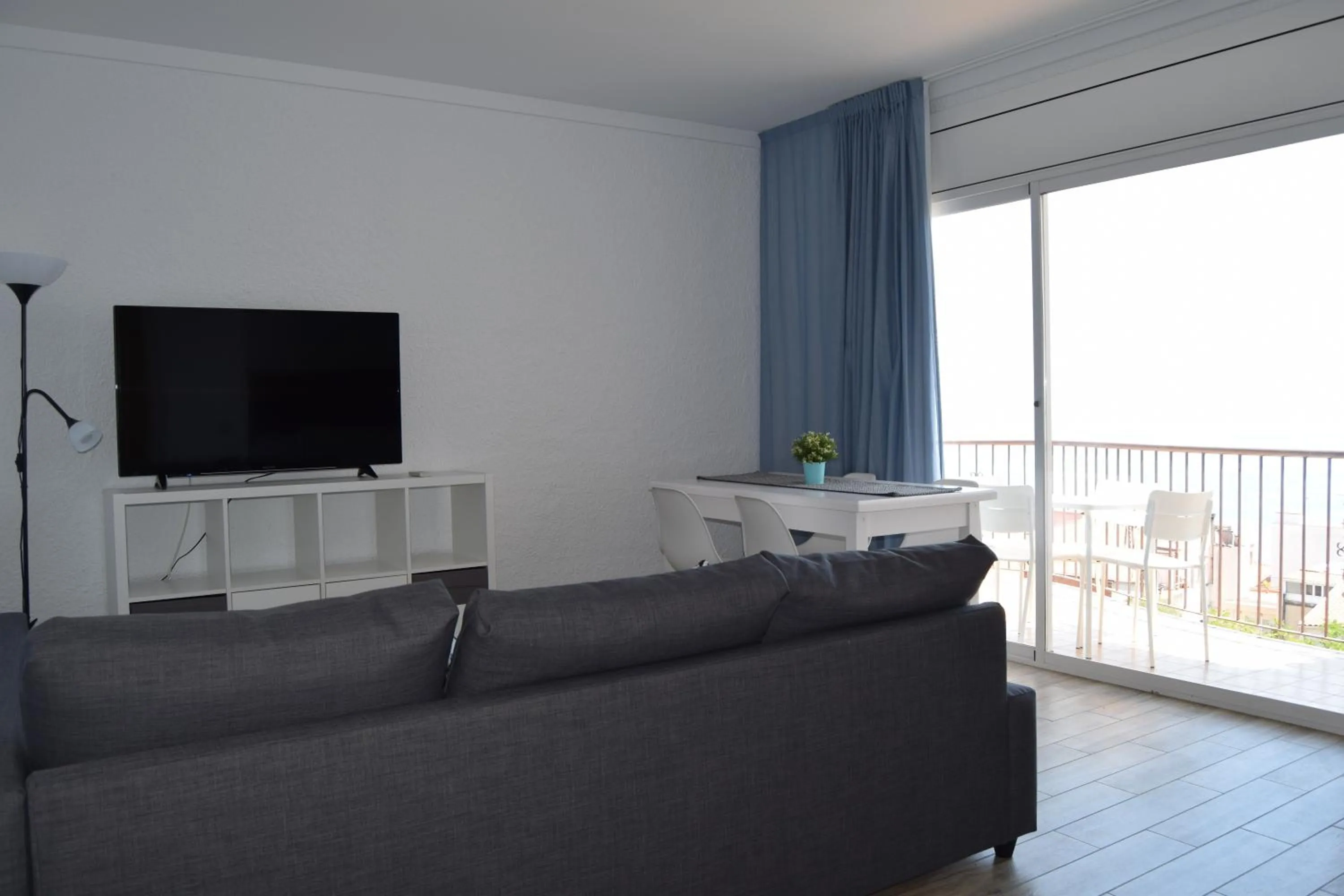 TV and multimedia in Apartamentos AR Muntanya Mar