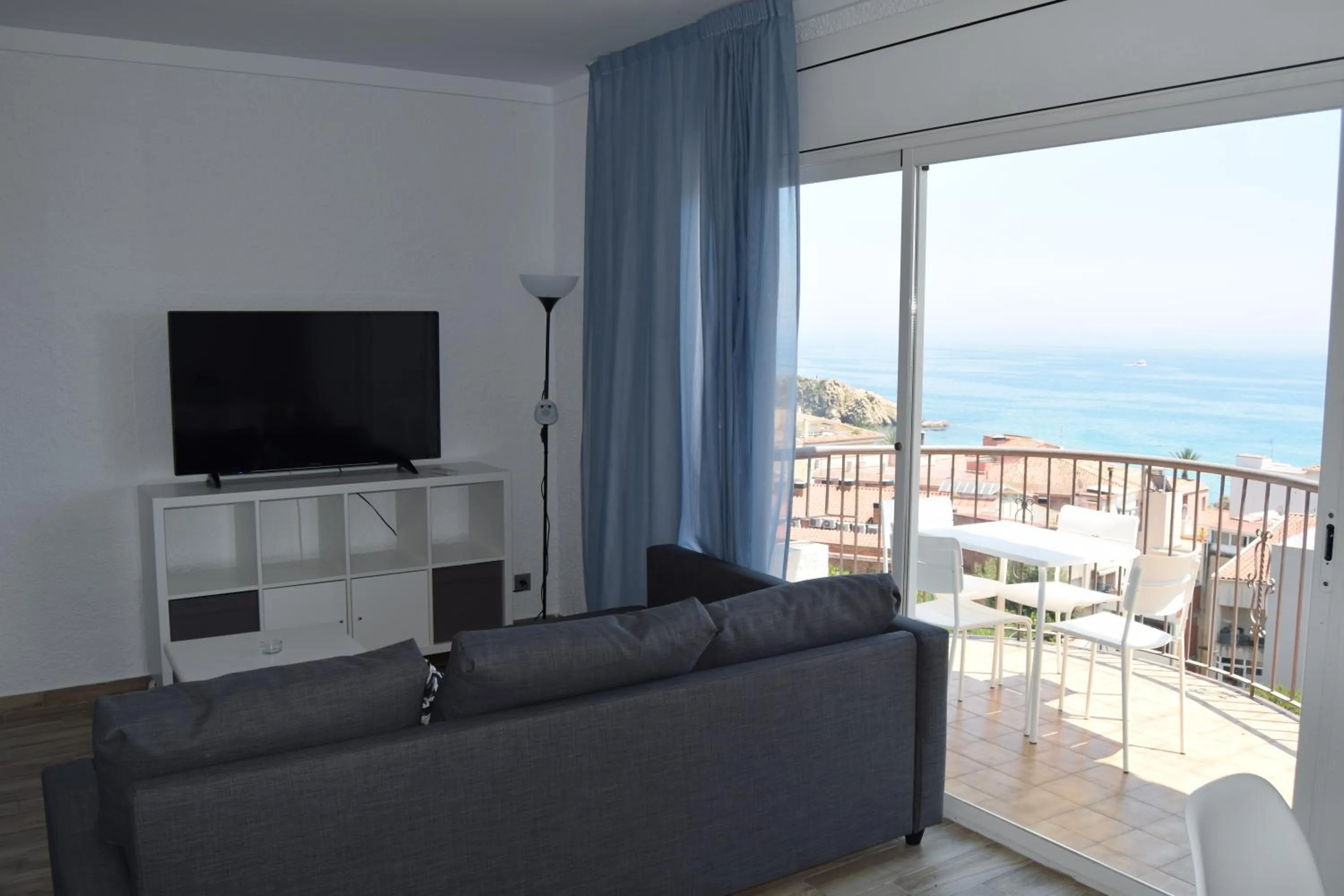 TV and multimedia in Apartamentos AR Muntanya Mar