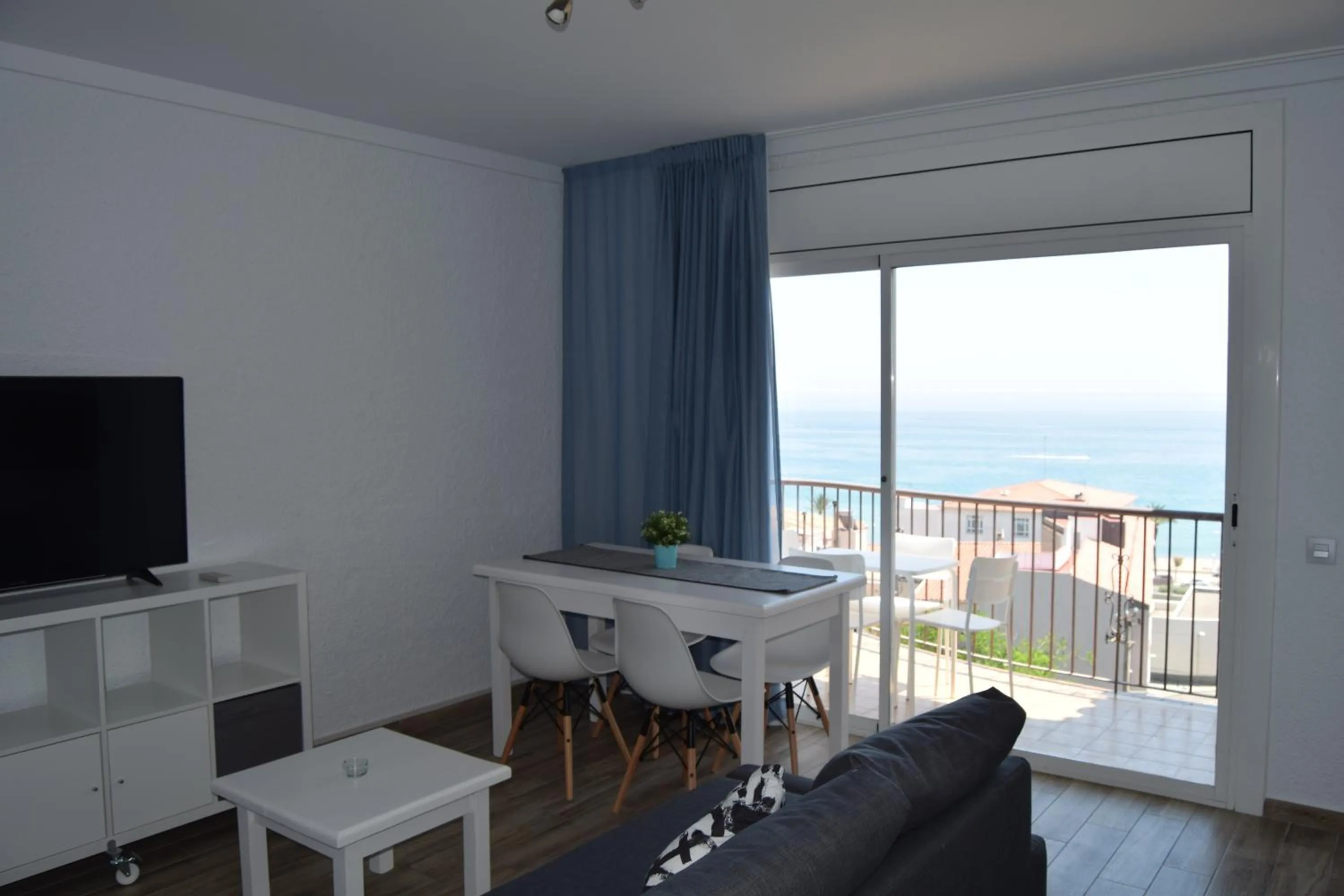 TV and multimedia in Apartamentos AR Muntanya Mar