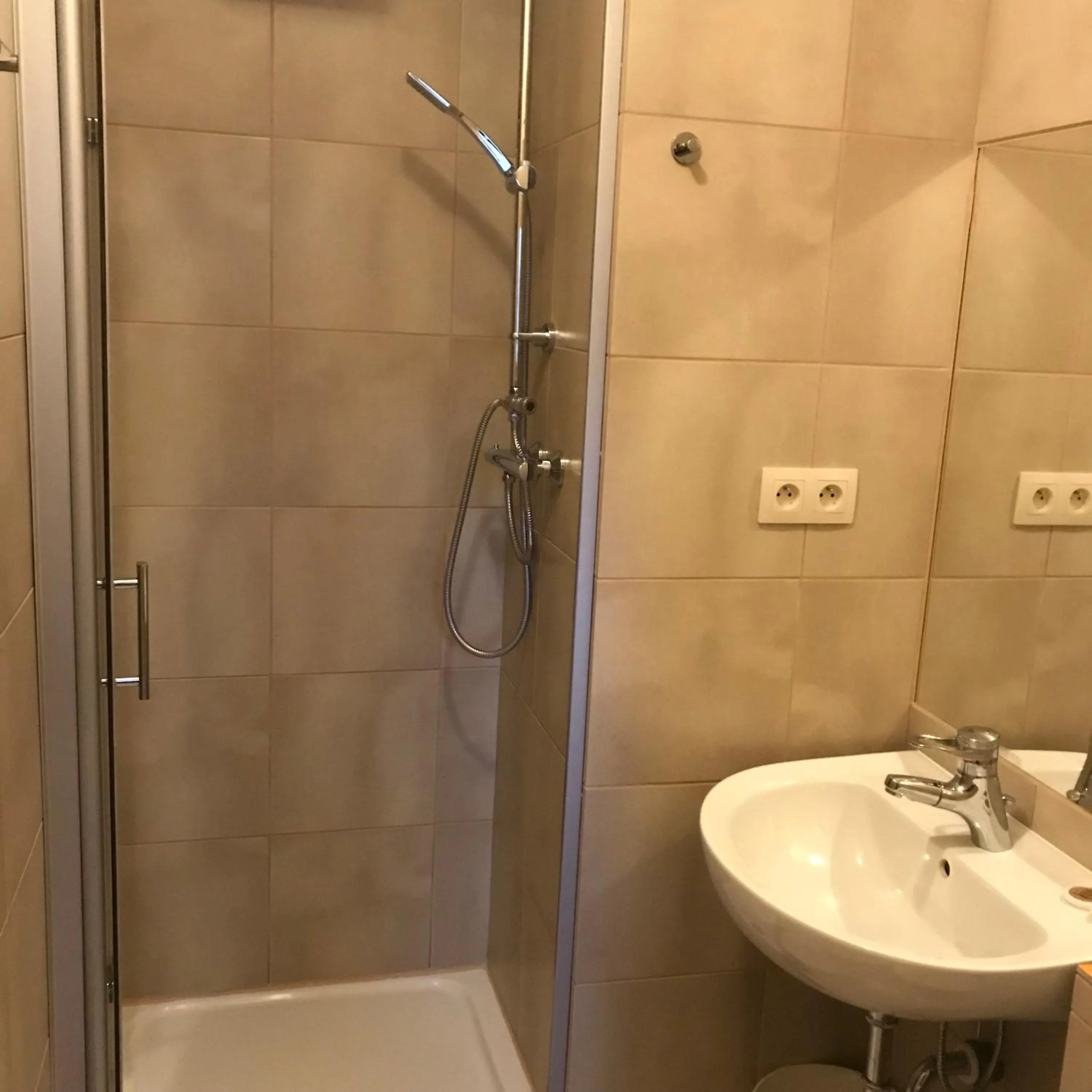 Shower in Hotel Podzamcze