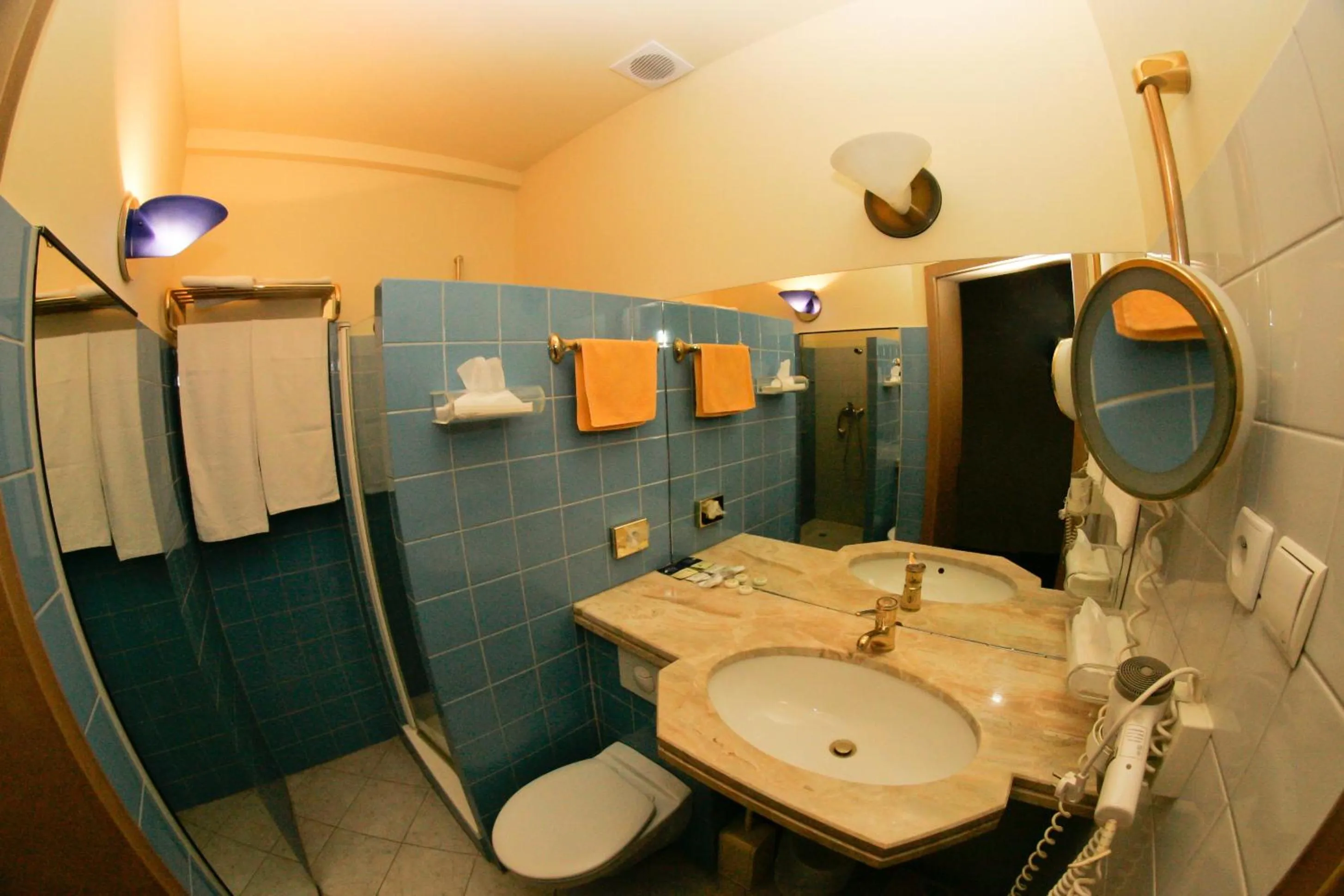 Shower in Hotel Podzamcze