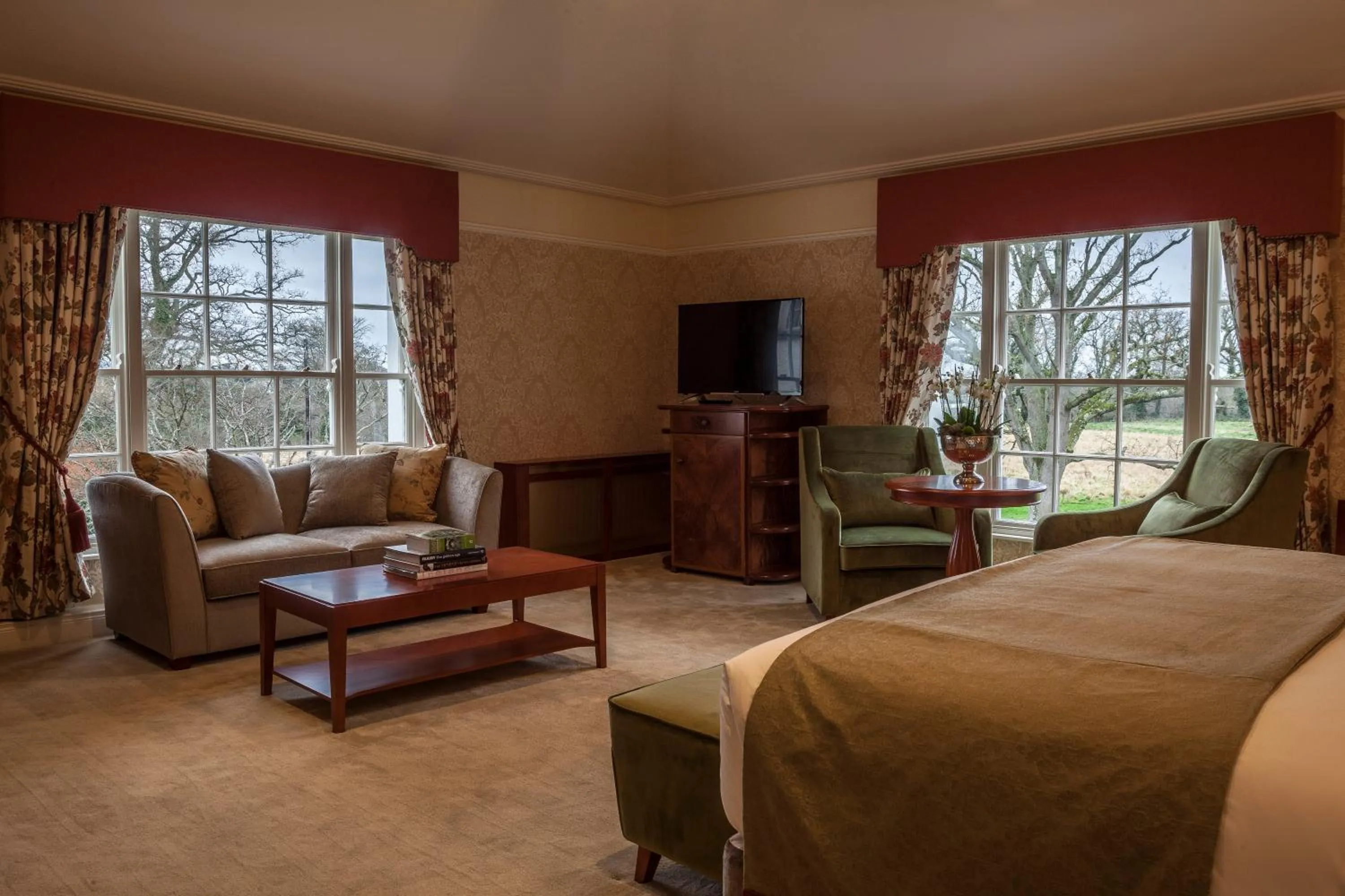 Photo of the whole room, Bed in Leixlip Manor Hotel