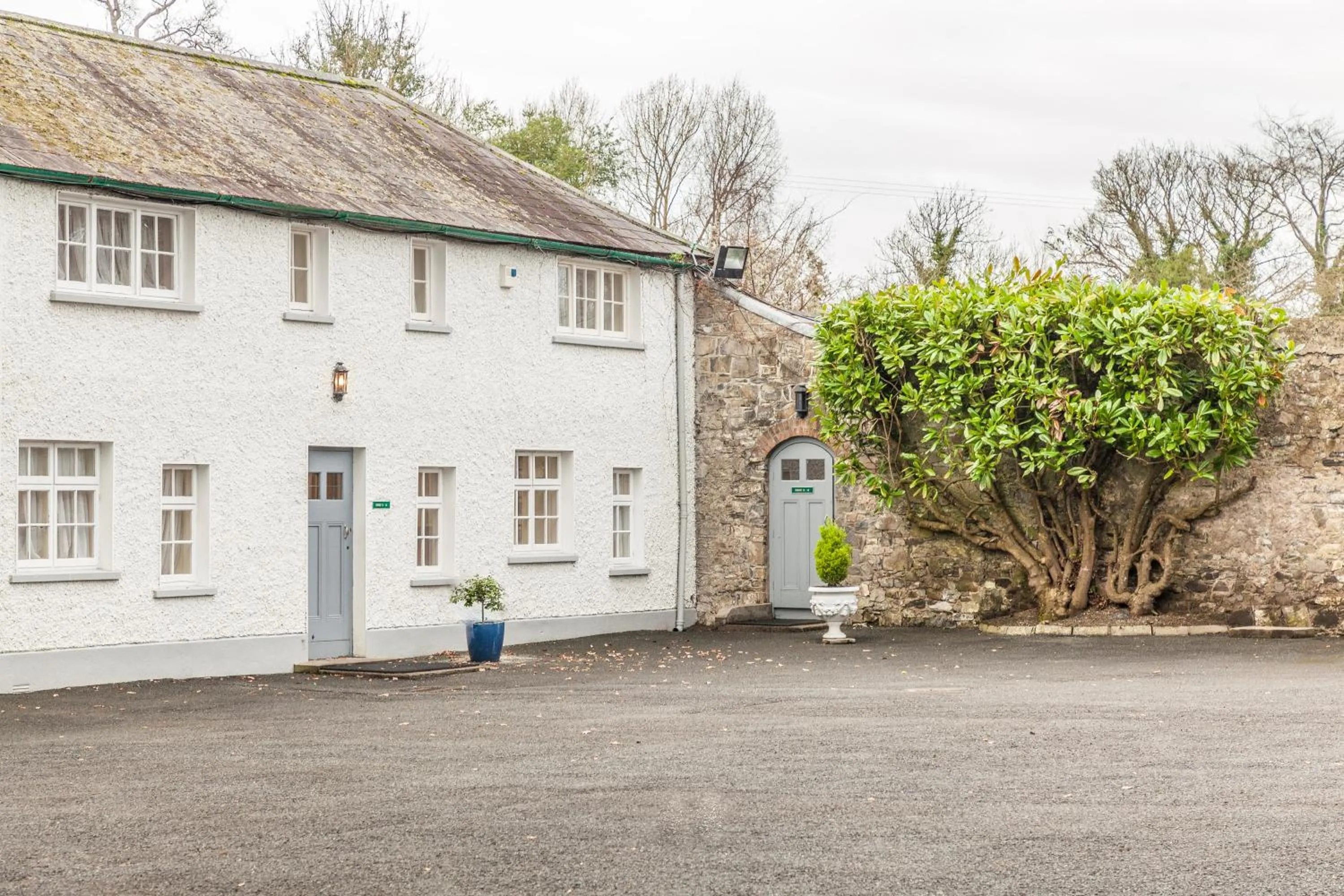 Facade/entrance in Leixlip Manor Hotel
