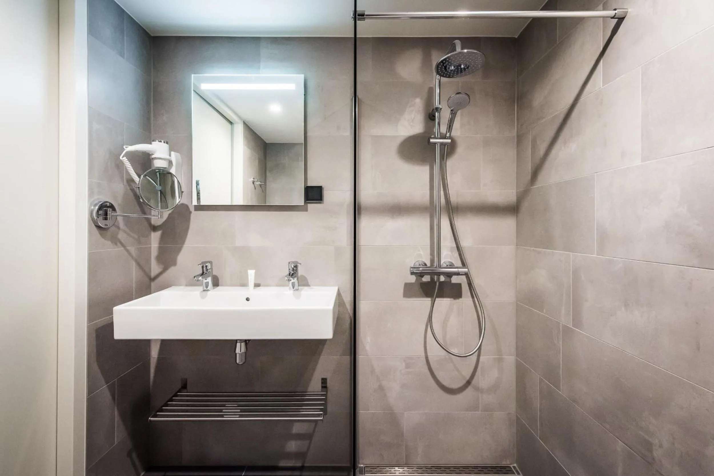 Shower in YAYS Amsterdam East by Numa