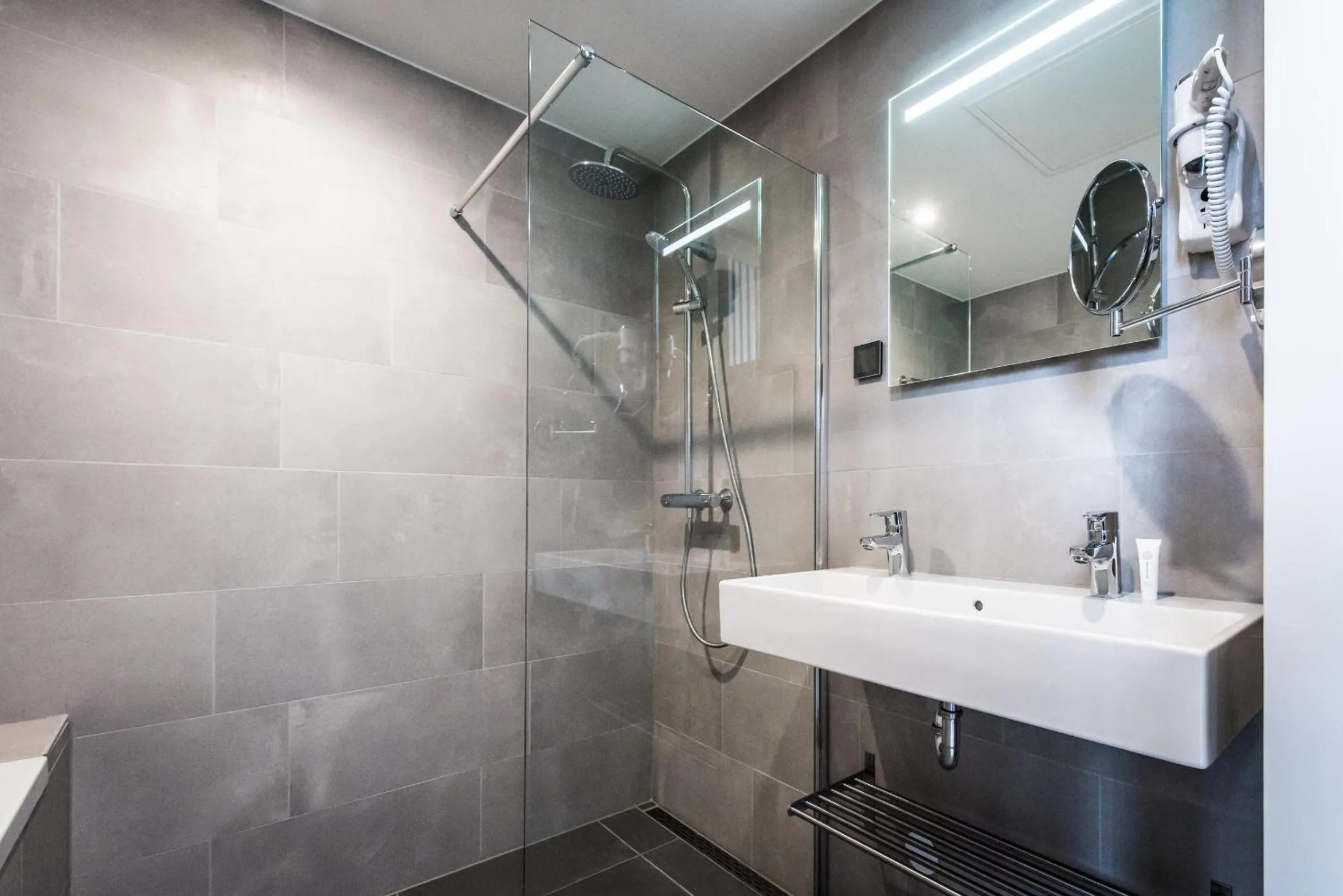 Shower in YAYS Amsterdam East by Numa