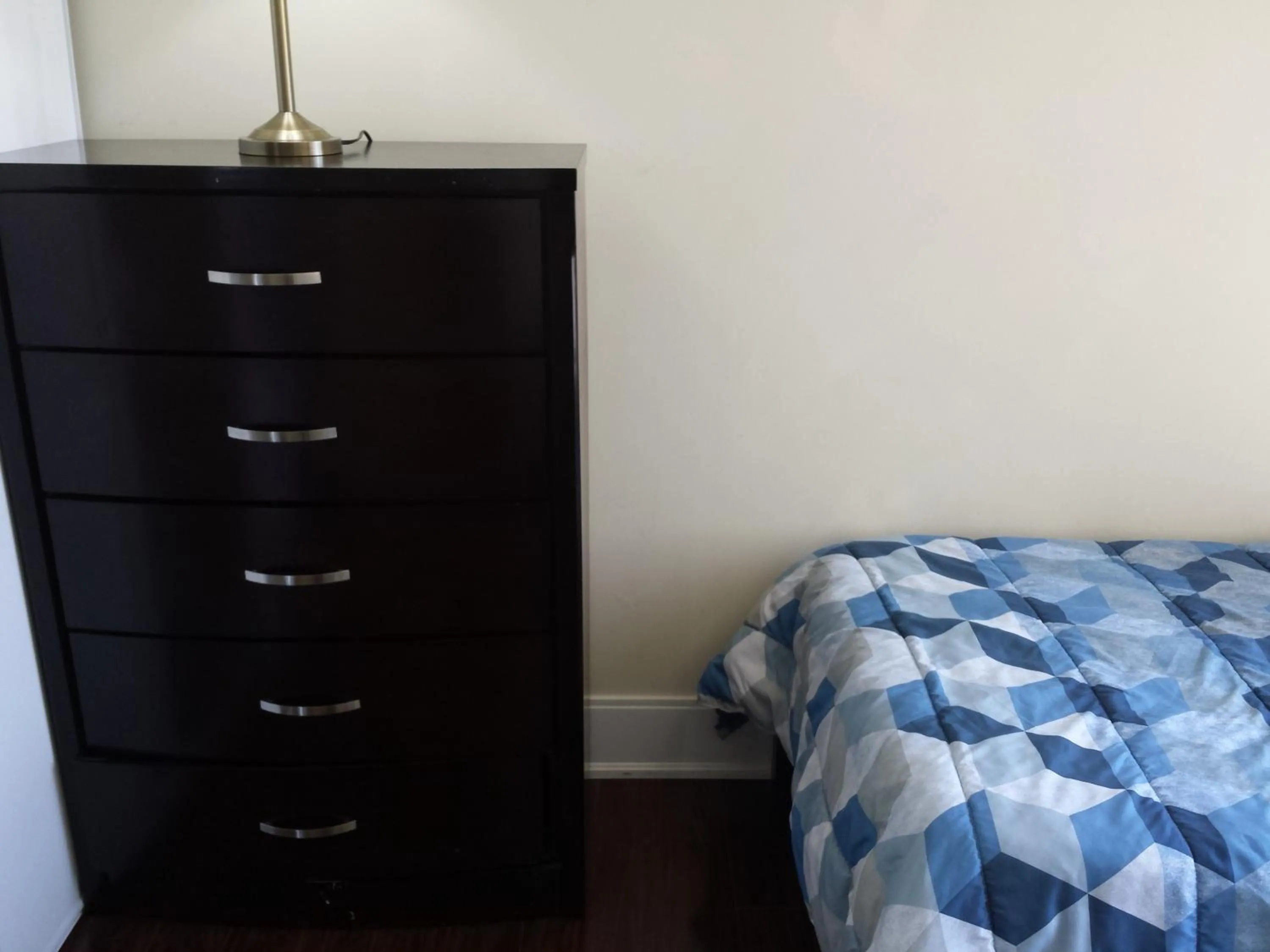 Bed in 2 BEDROOM 2 Bathroom Best Value Prime Location in Missisauga