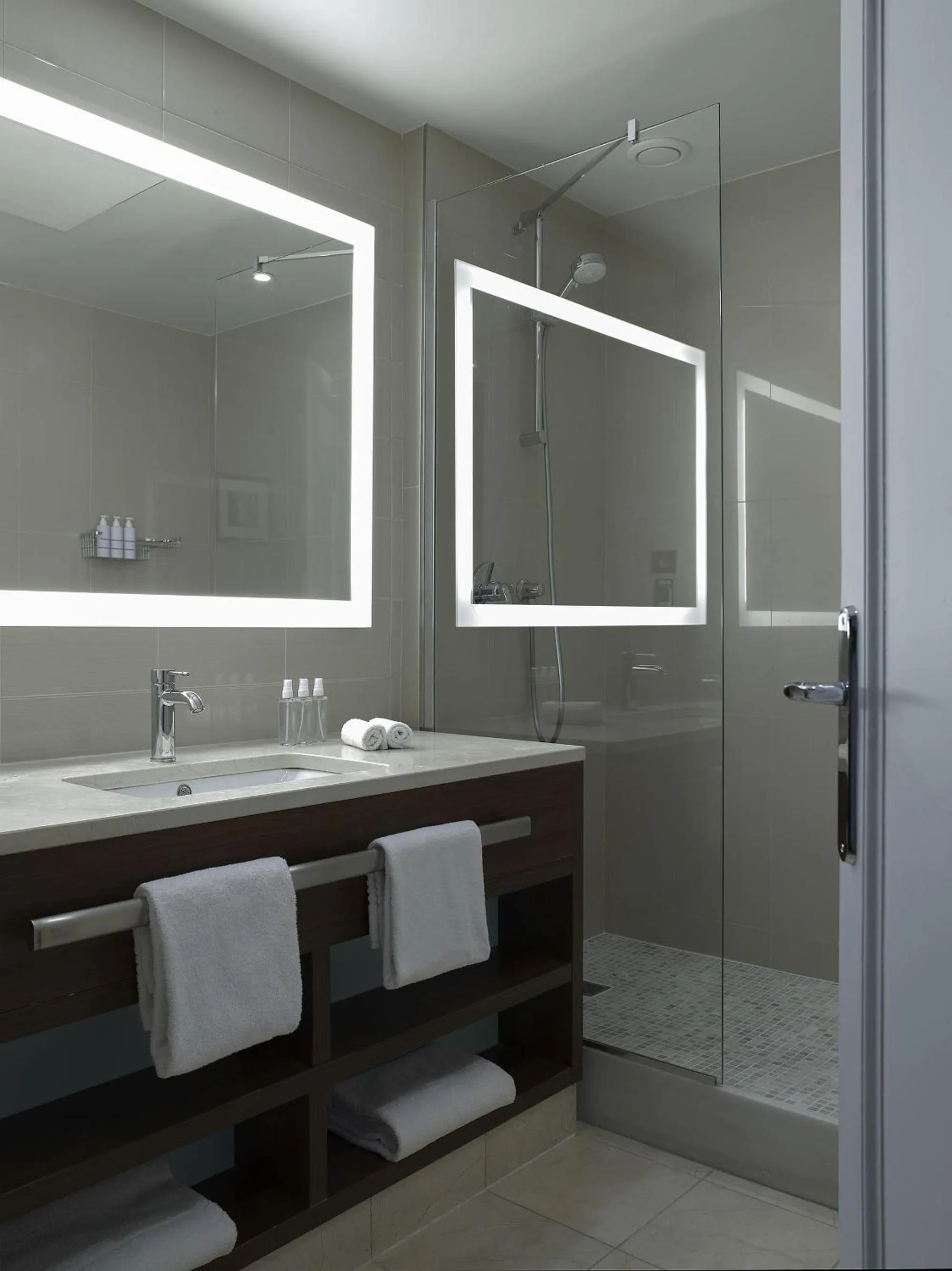 Bathroom in Paris Marriott Opera Ambassador Hotel