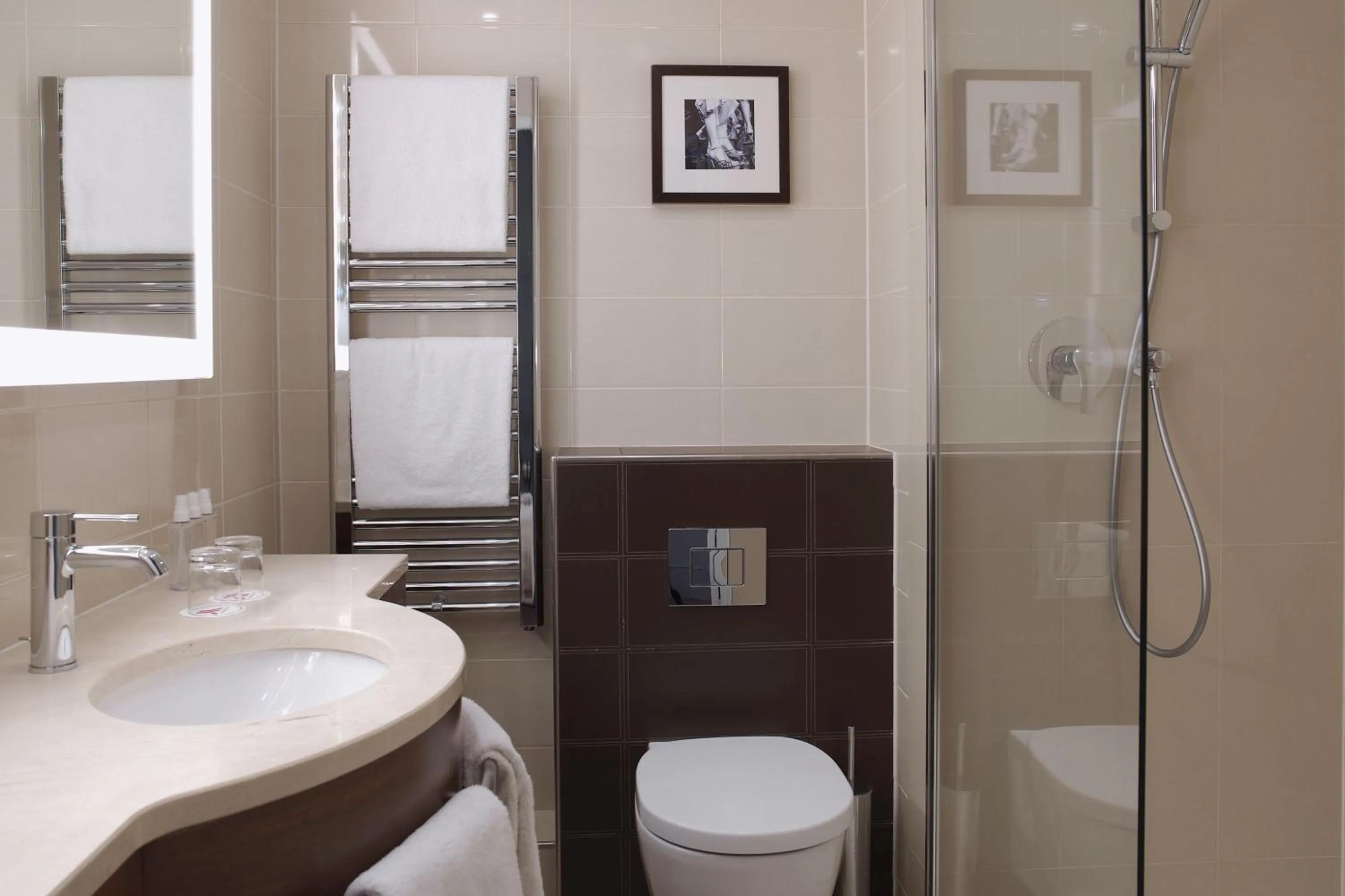 Bathroom in Paris Marriott Opera Ambassador Hotel
