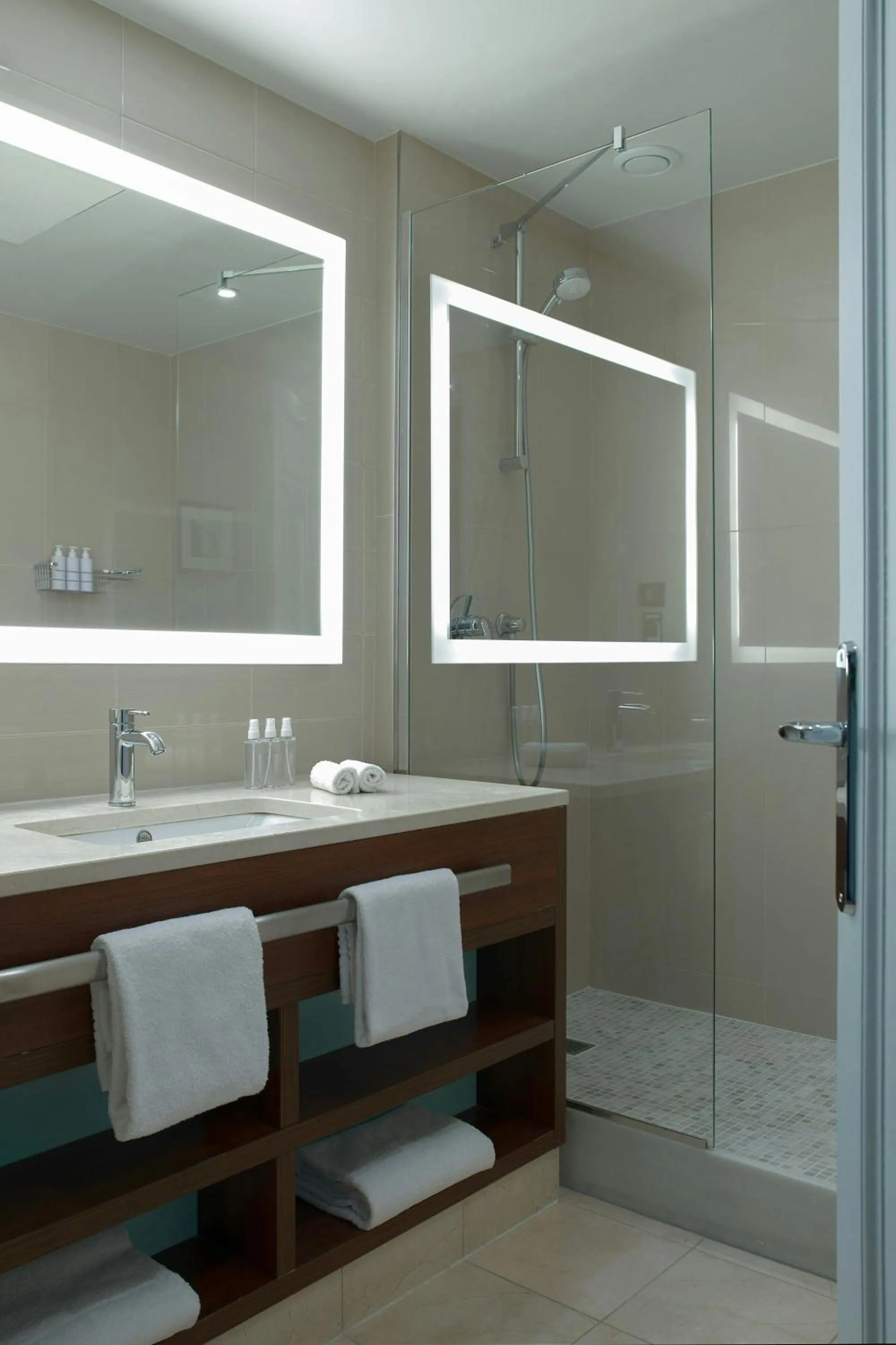 Bathroom in Paris Marriott Opera Ambassador Hotel