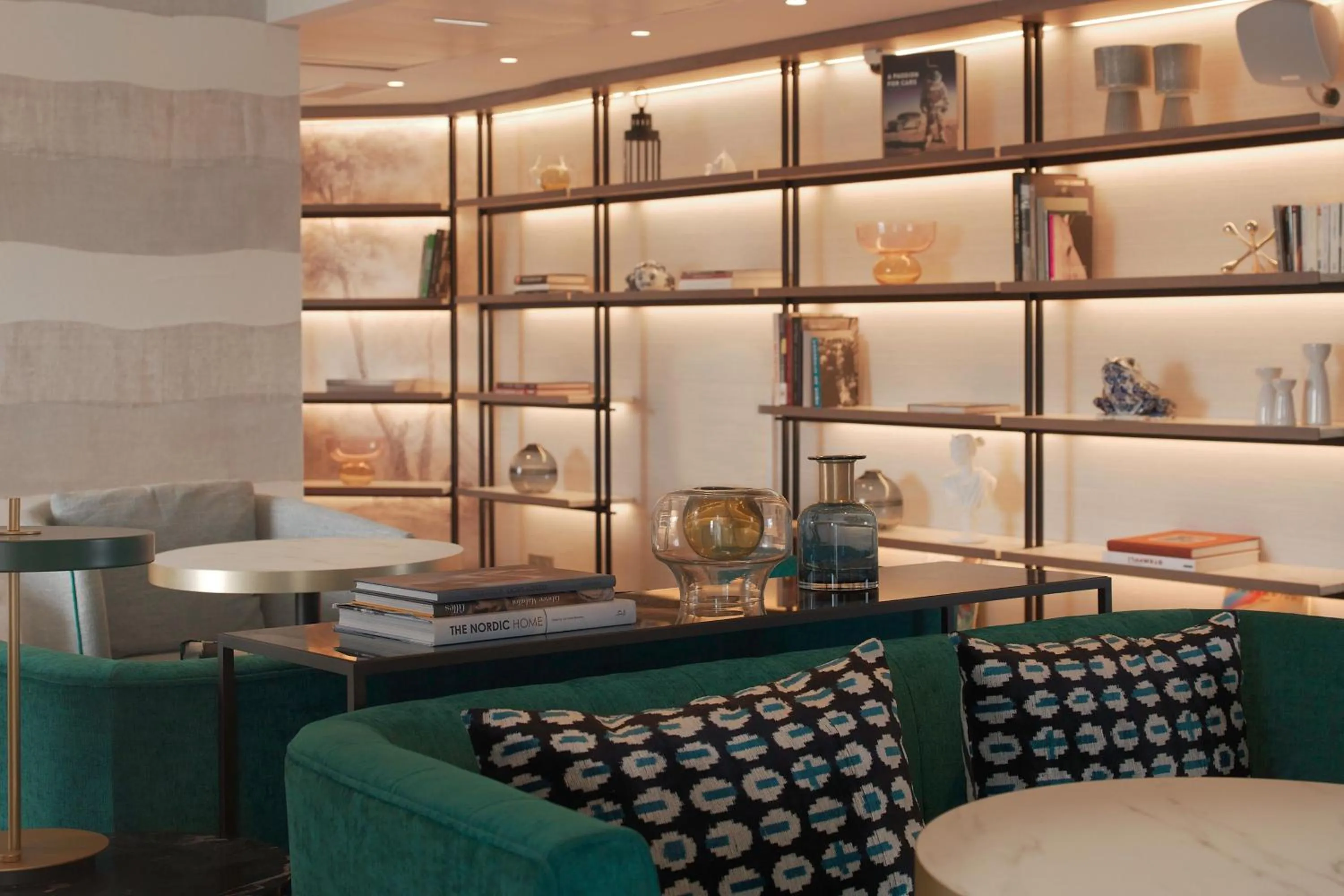 Lounge or bar in Paris Marriott Opera Ambassador Hotel