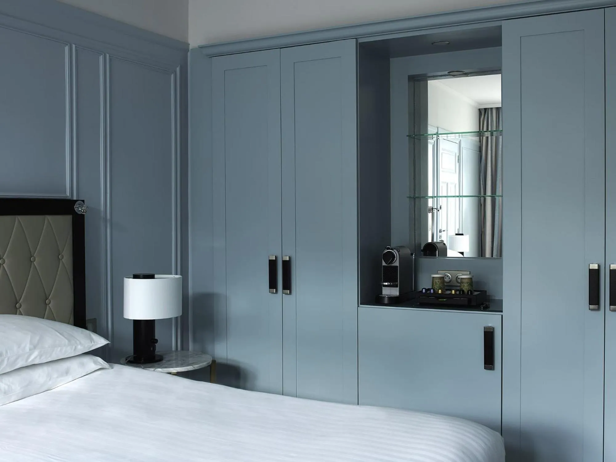 View (from property/room), Bed in Paris Marriott Opera Ambassador Hotel