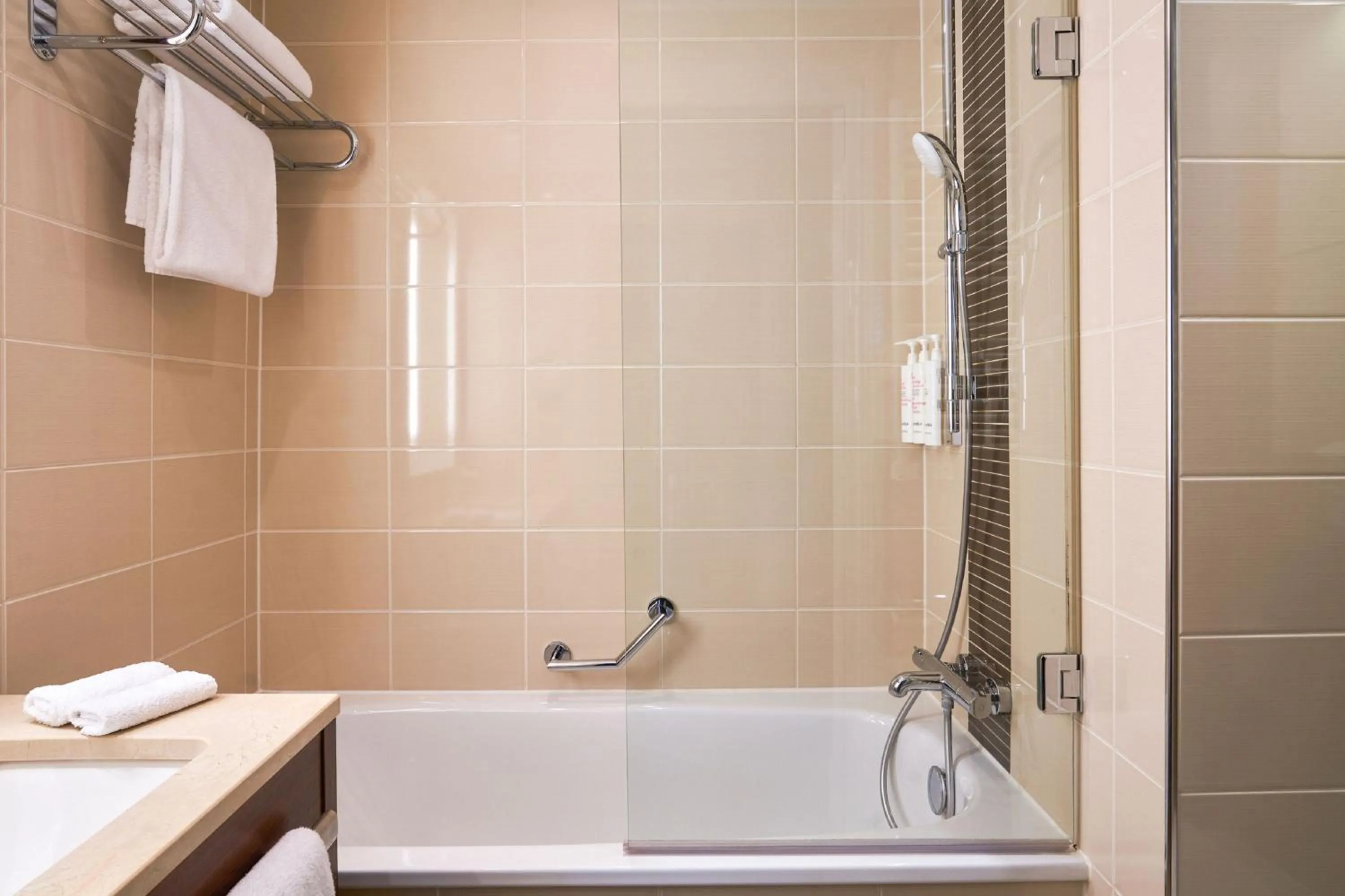 Bathroom in Paris Marriott Opera Ambassador Hotel