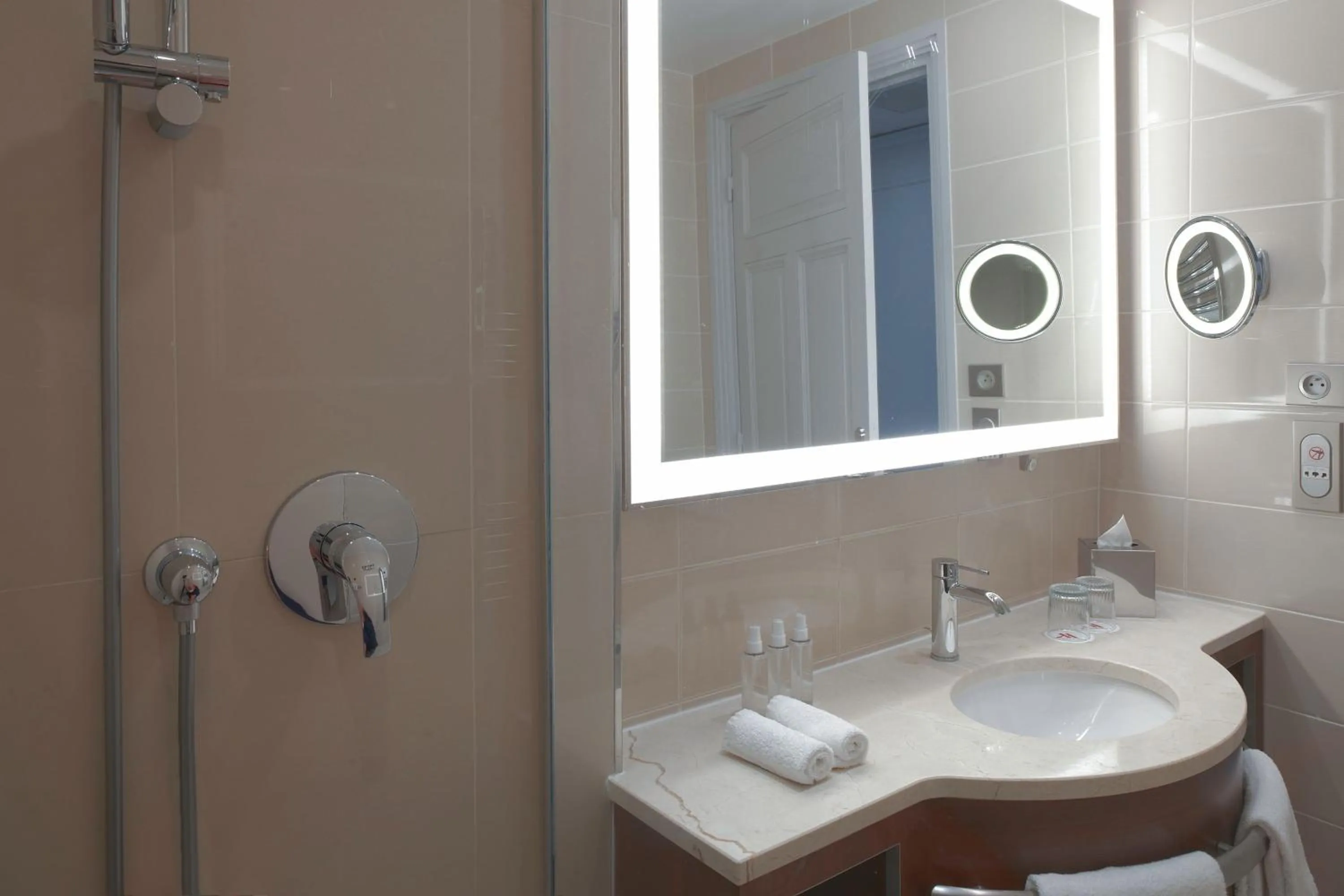 Bathroom in Paris Marriott Opera Ambassador Hotel
