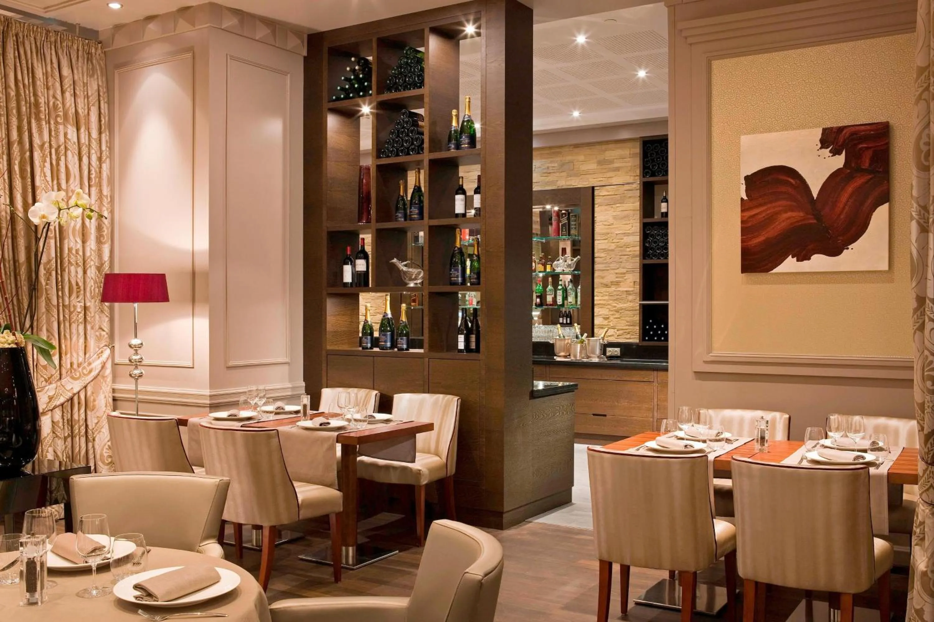 Restaurant/places to eat in Paris Marriott Opera Ambassador Hotel