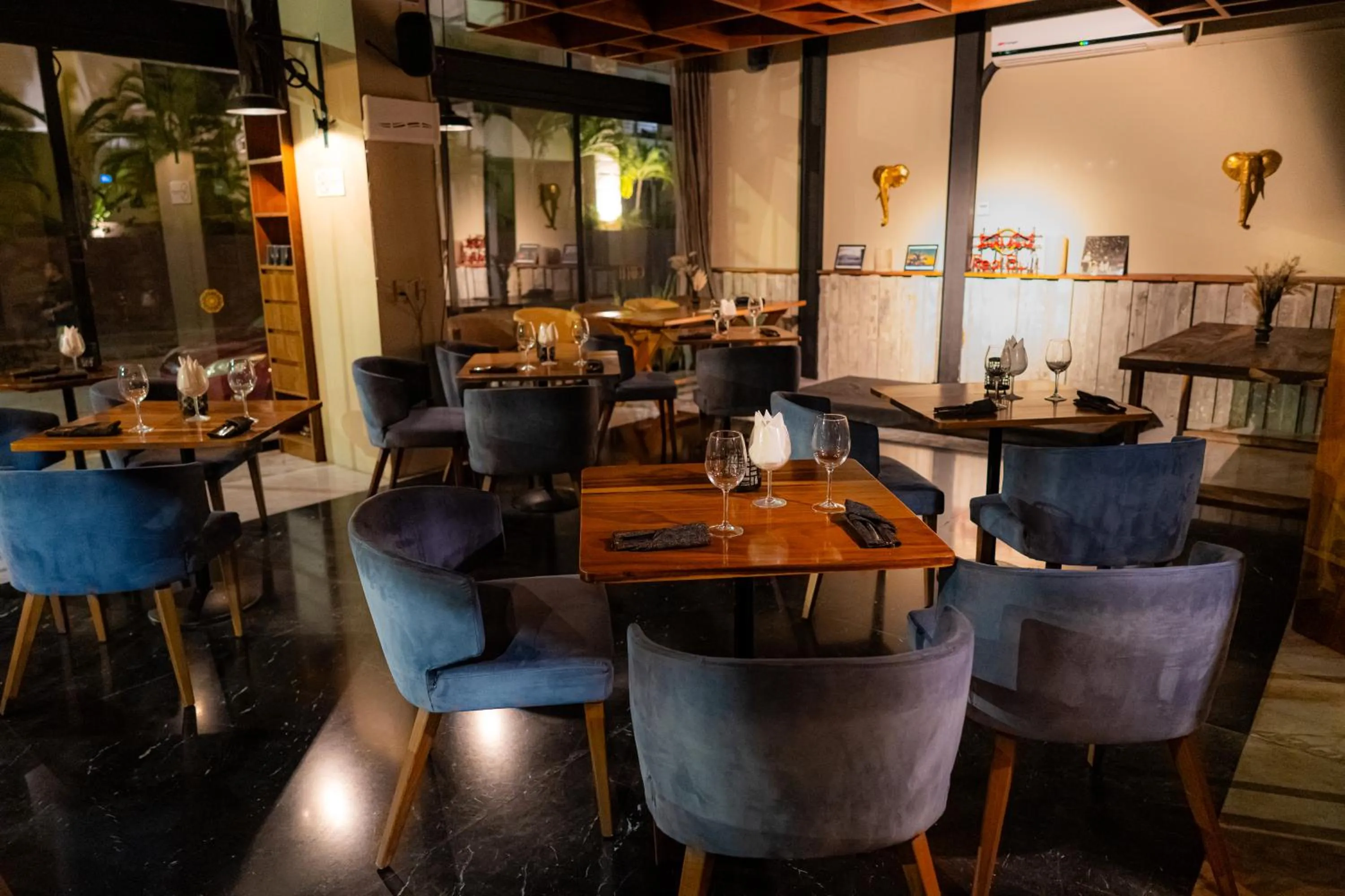 Restaurant/places to eat in IT Boutique Hotel & Restaurant