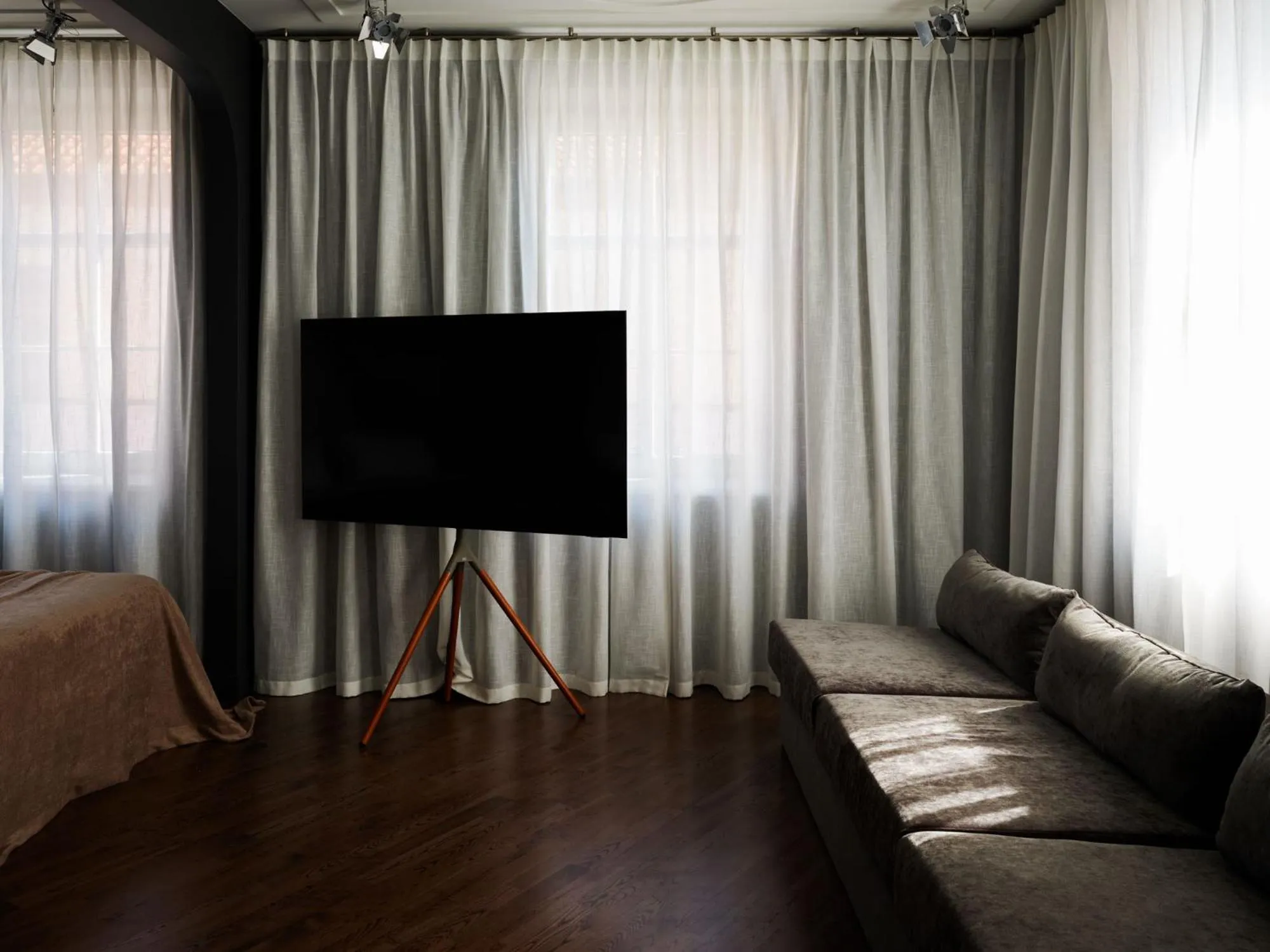 Communal lounge/ TV room in Hotel Reja, a Member of Design Hotels