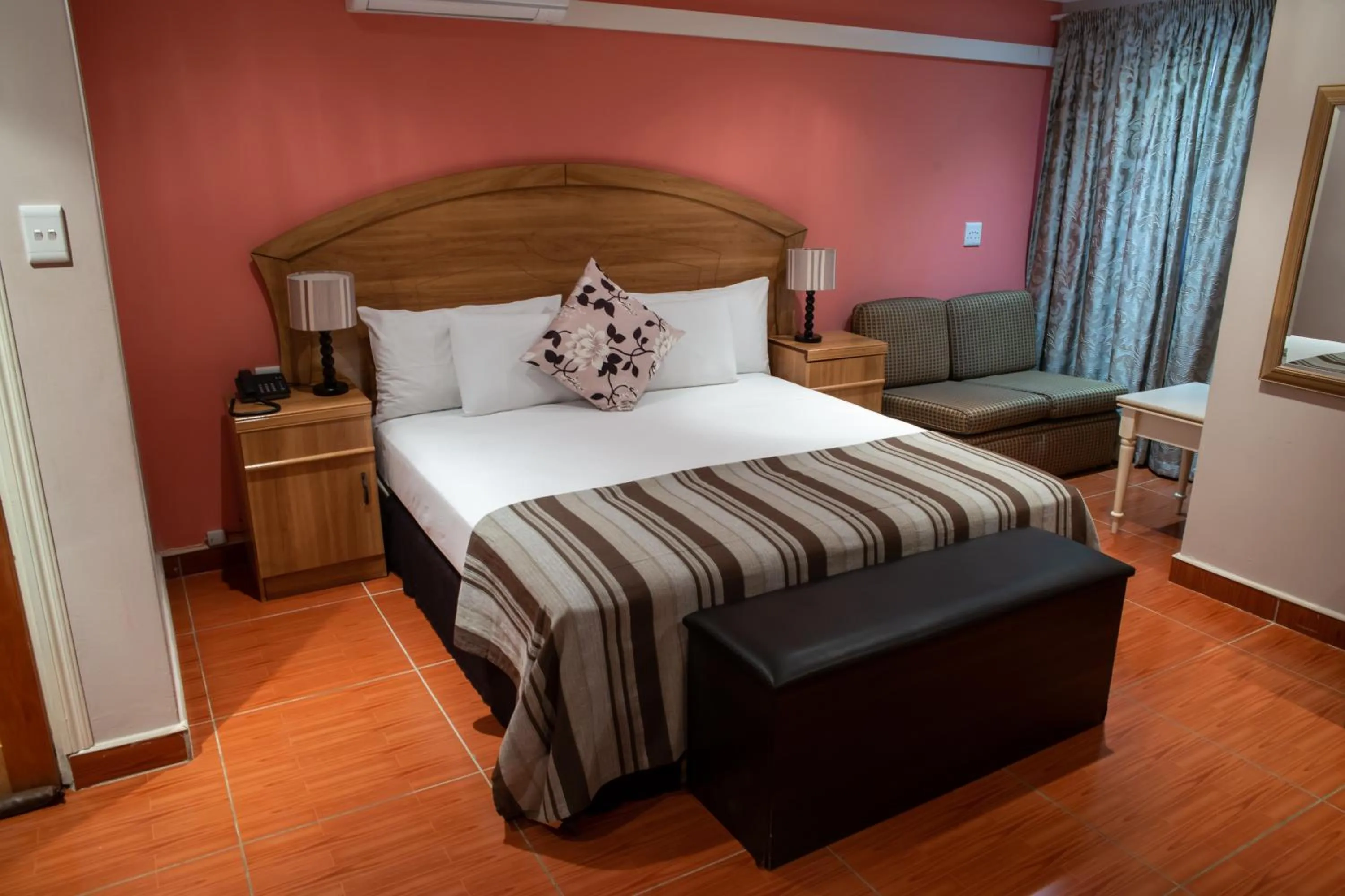 Bedroom, Bed in Ngwenya Hotel & Conference Centre