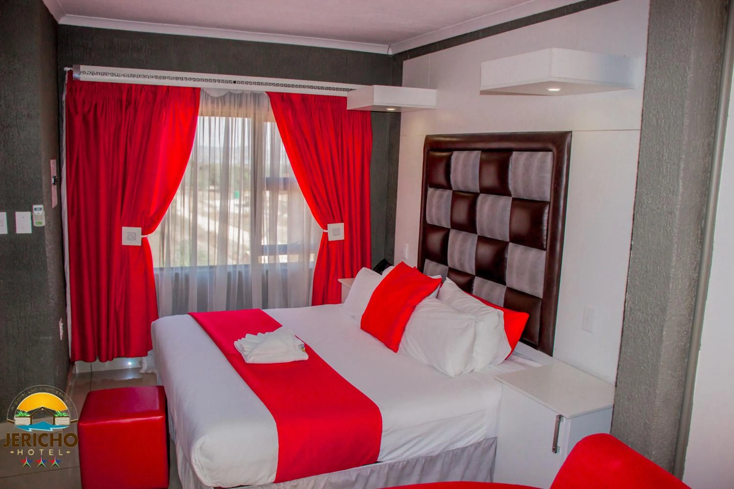 Photo of the whole room, Bed in Jericho Hotel and Conferences