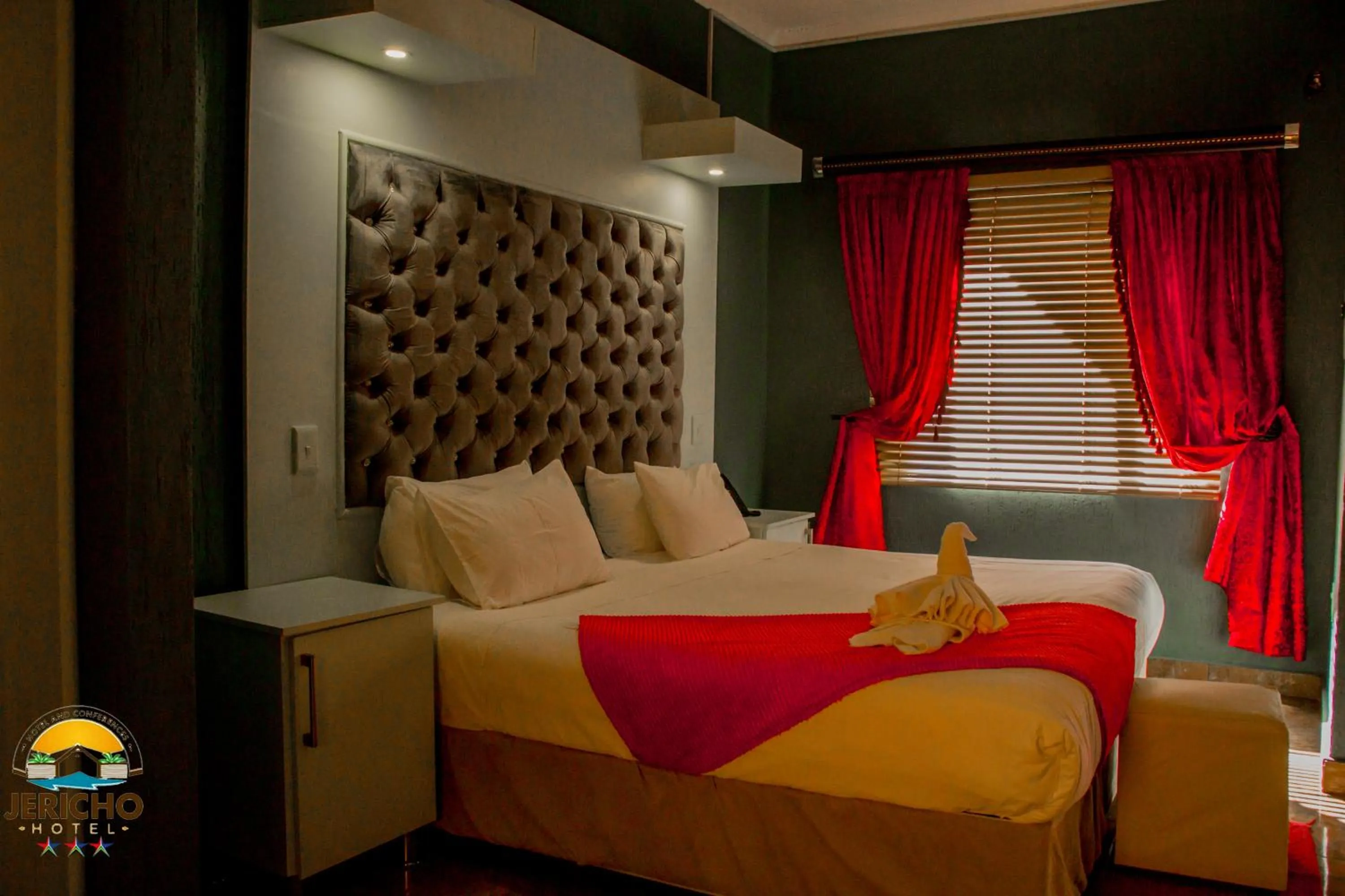 Photo of the whole room, Bed in Jericho Hotel and Conferences