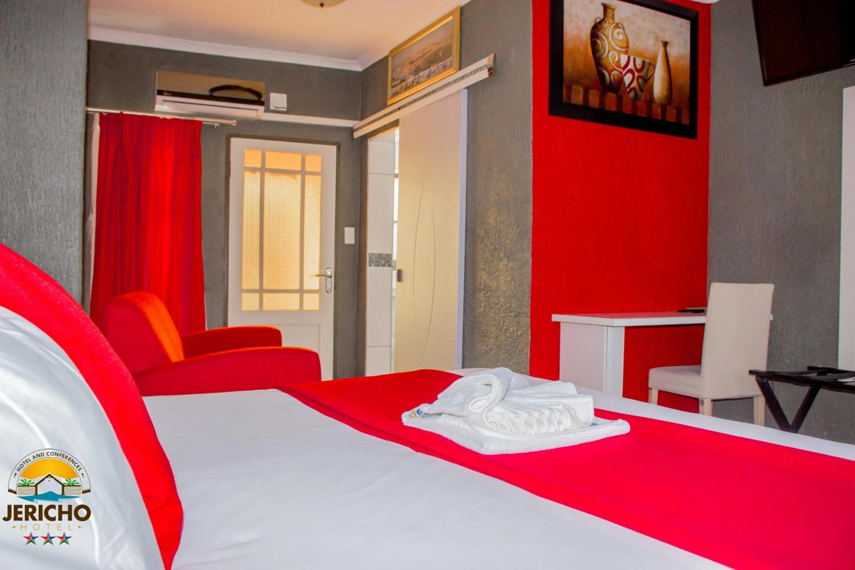 Bedroom, Bed in Jericho Hotel and Conferences