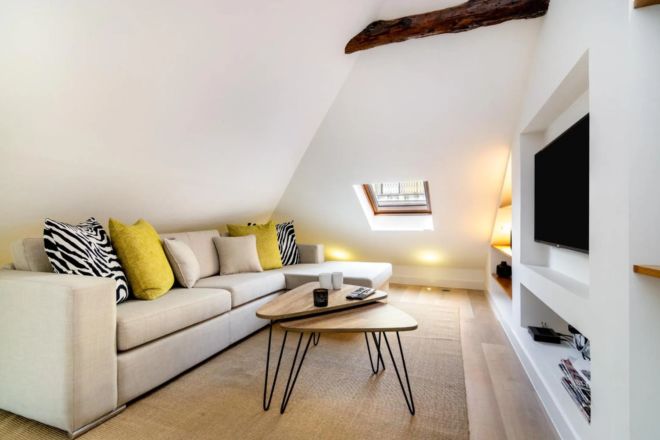 TV and multimedia in WHome | Madalena Downtown Luxury Duplex