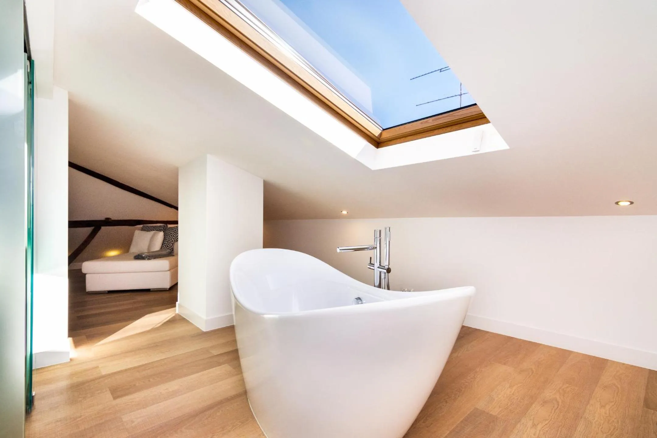 Bathroom, Bed in WHome | Madalena Downtown Luxury Duplex