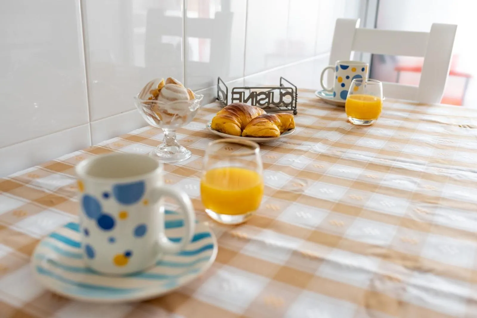 Dining area in Madalena Beach Apartment by MP
