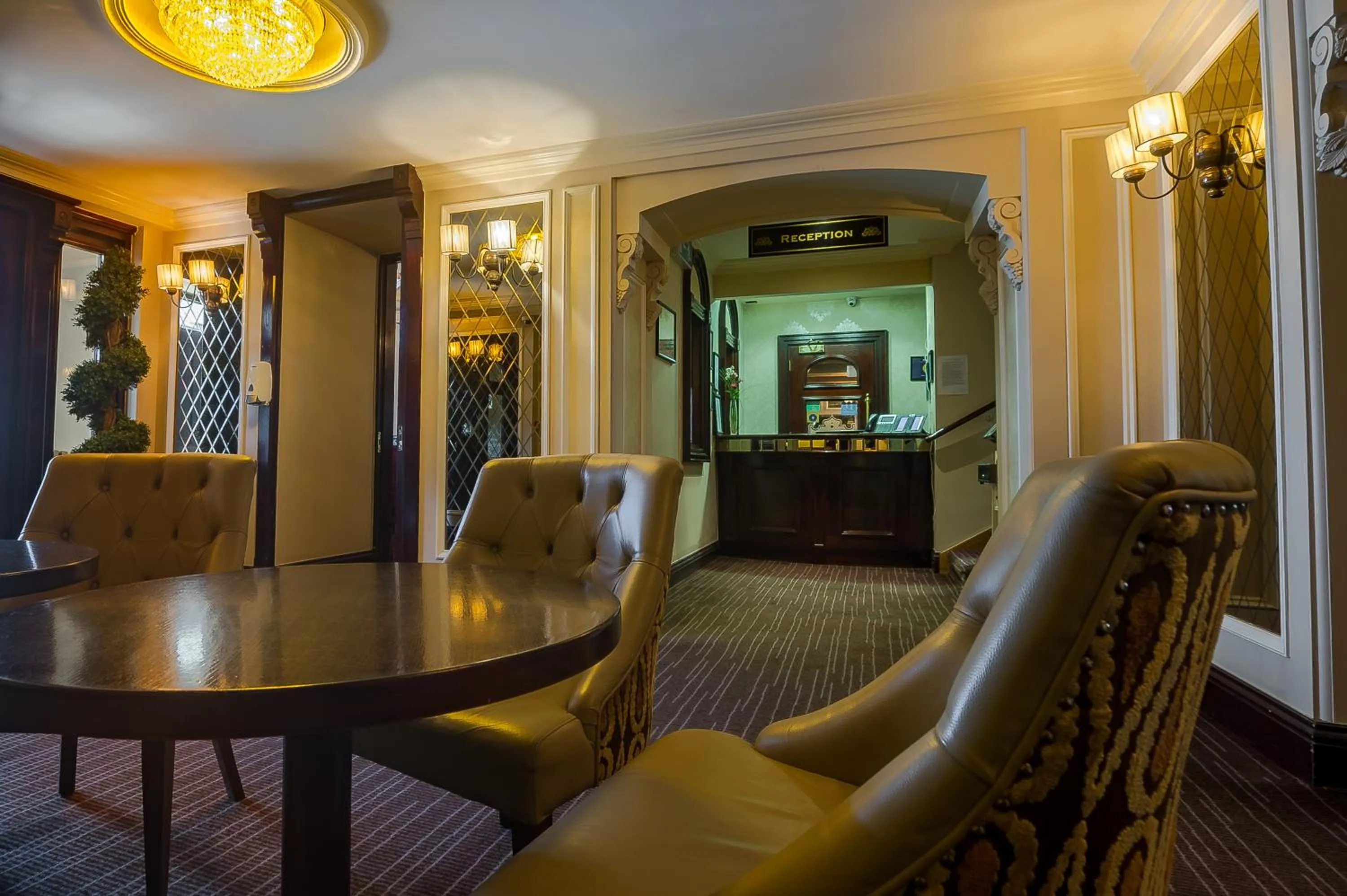 Lobby or reception in The Carraig Hotel