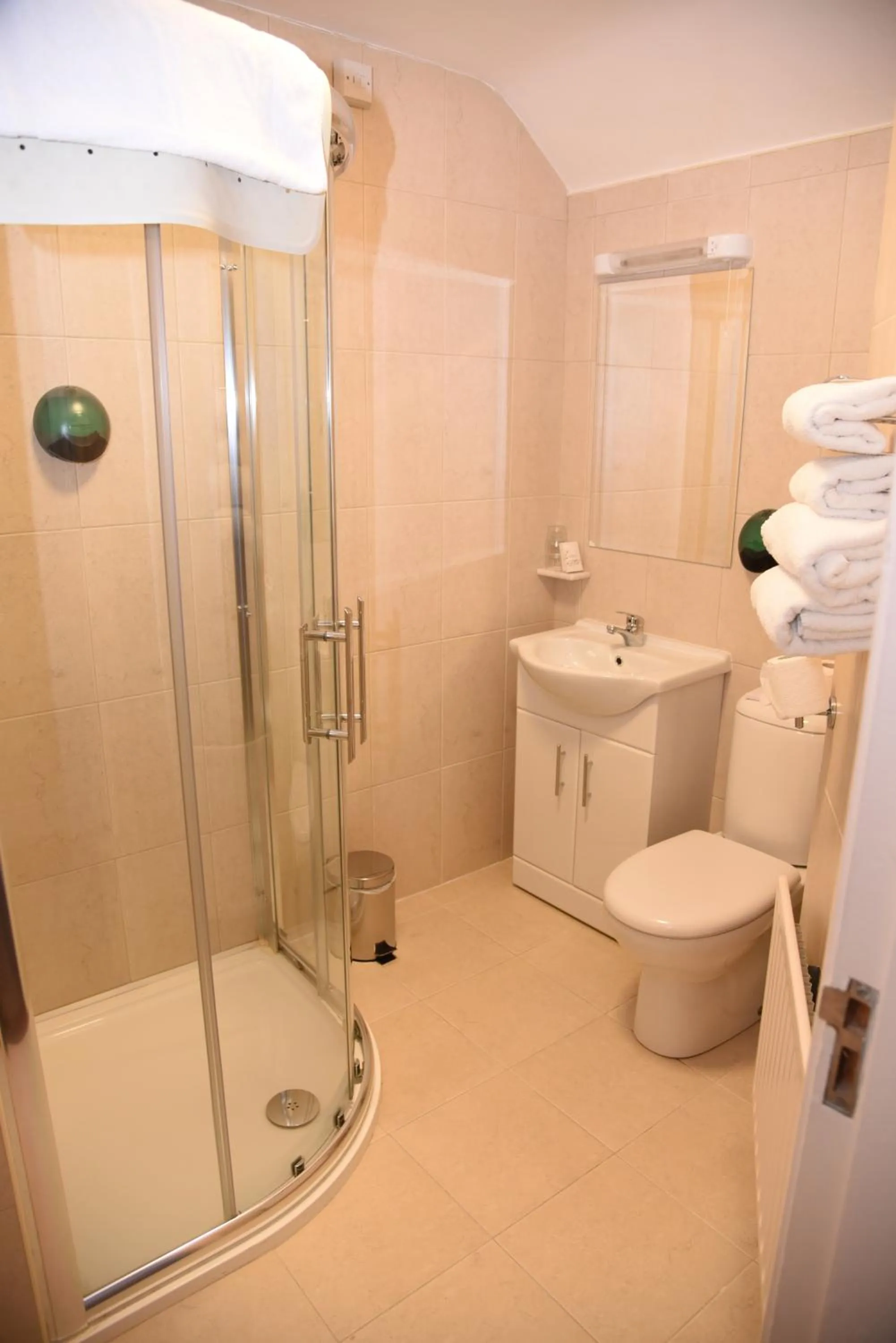 Shower in The Carraig Hotel