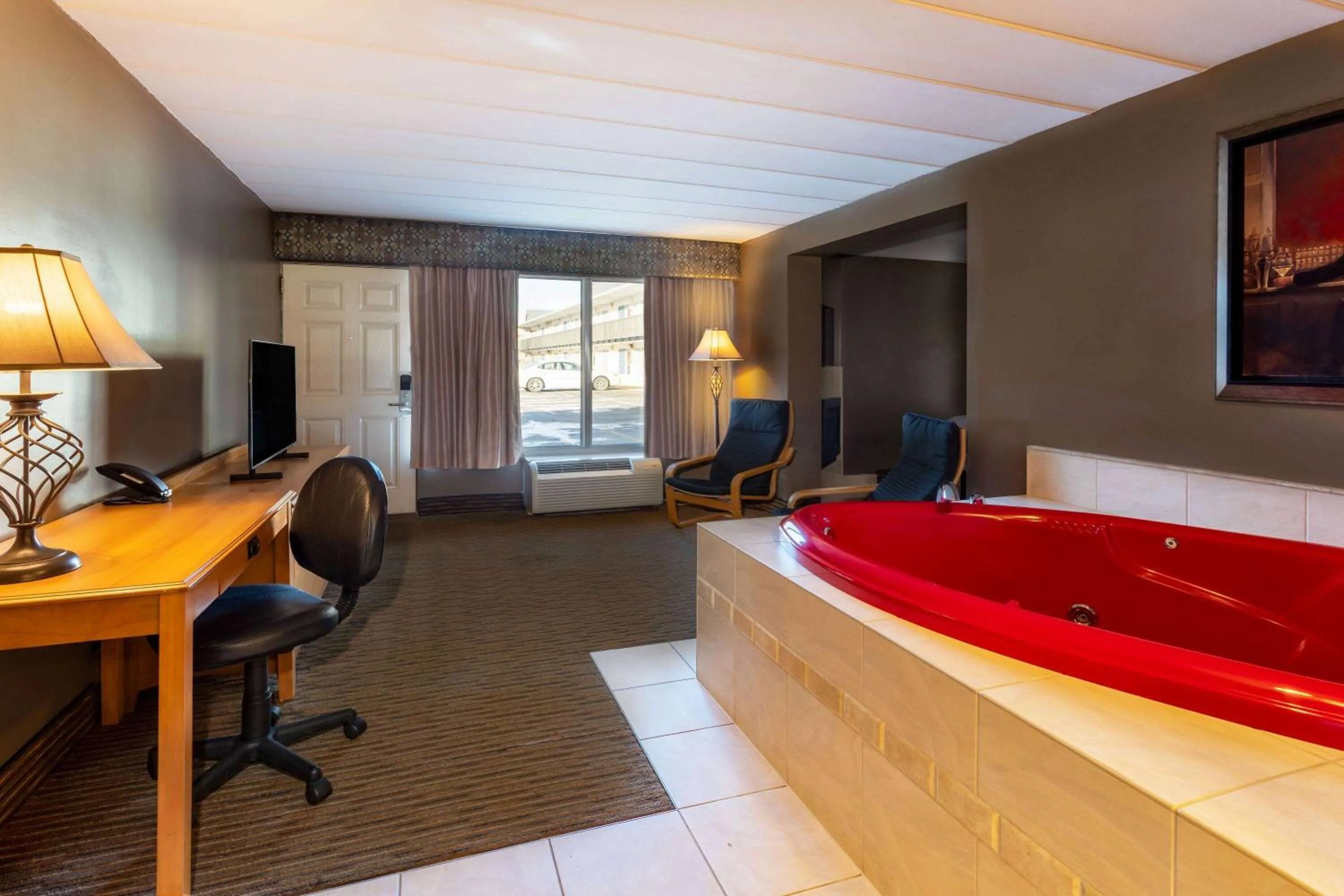 Photo of the whole room, Bed in Days Inn by Wyndham Birch Run