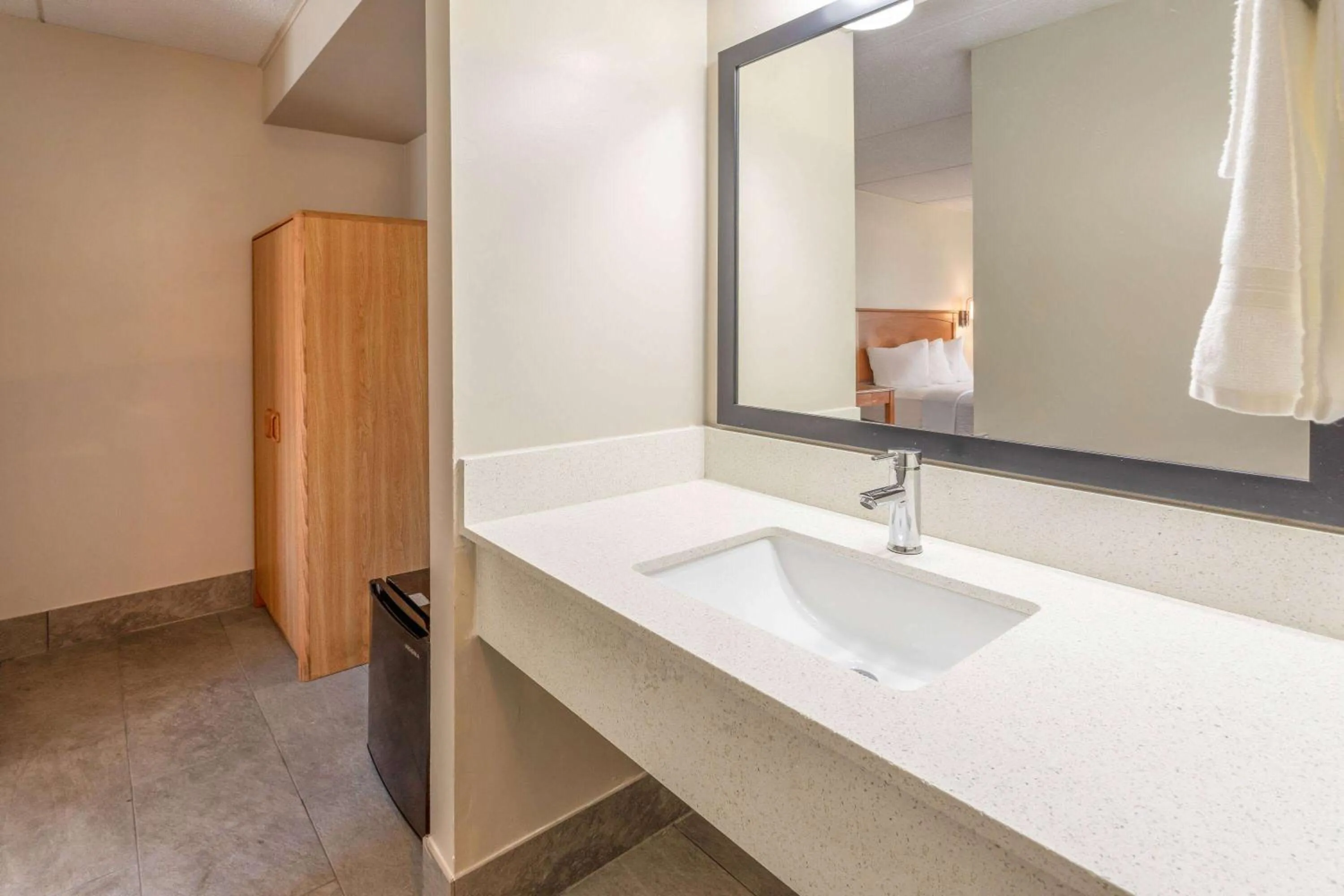 Photo of the whole room in Days Inn by Wyndham Birch Run