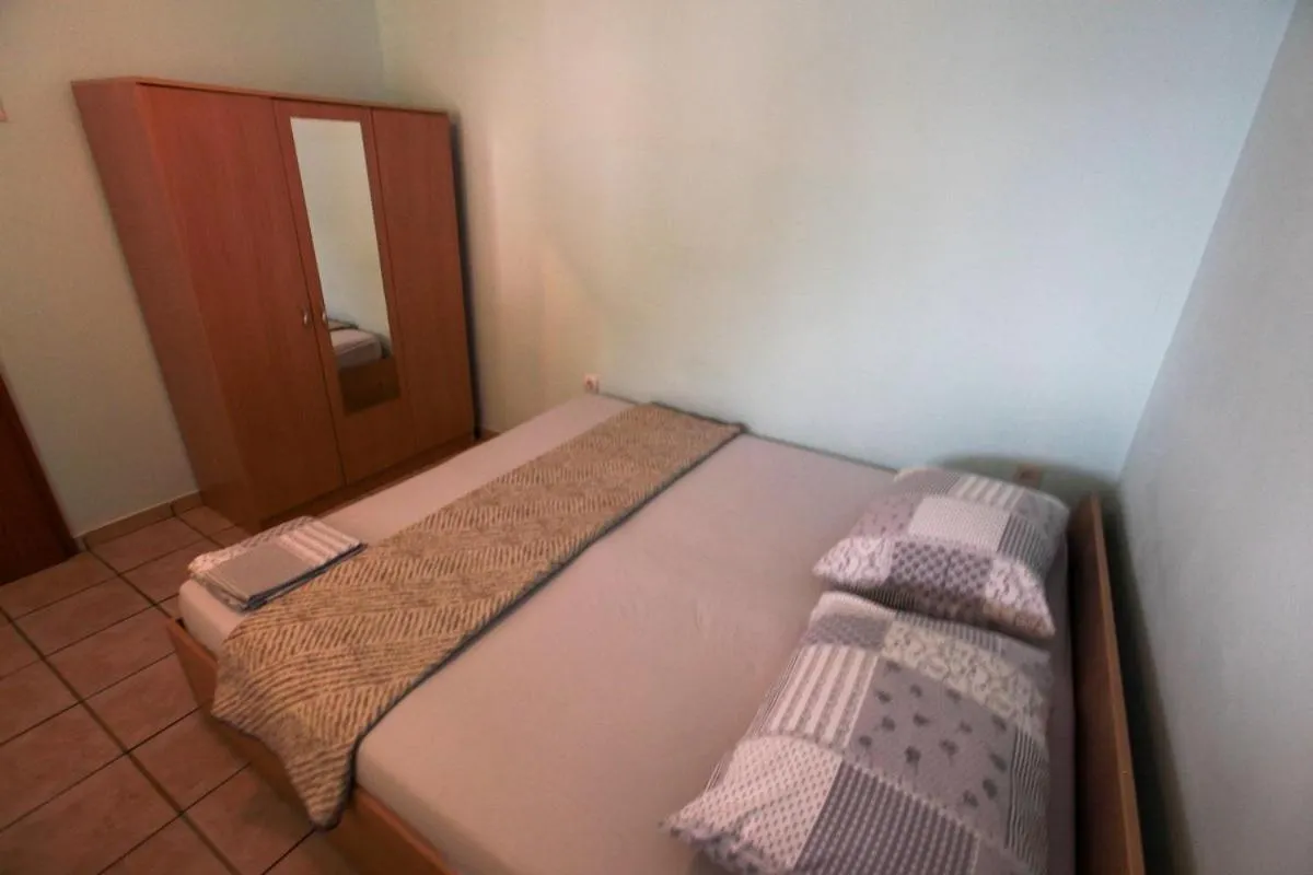 Bed in Robinson Anastazia