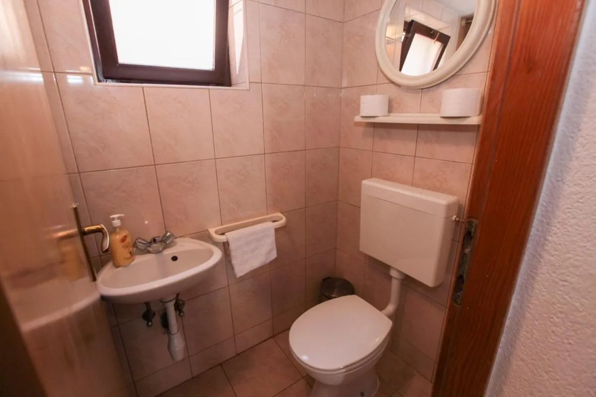 Toilet in Robinson Anastazia
