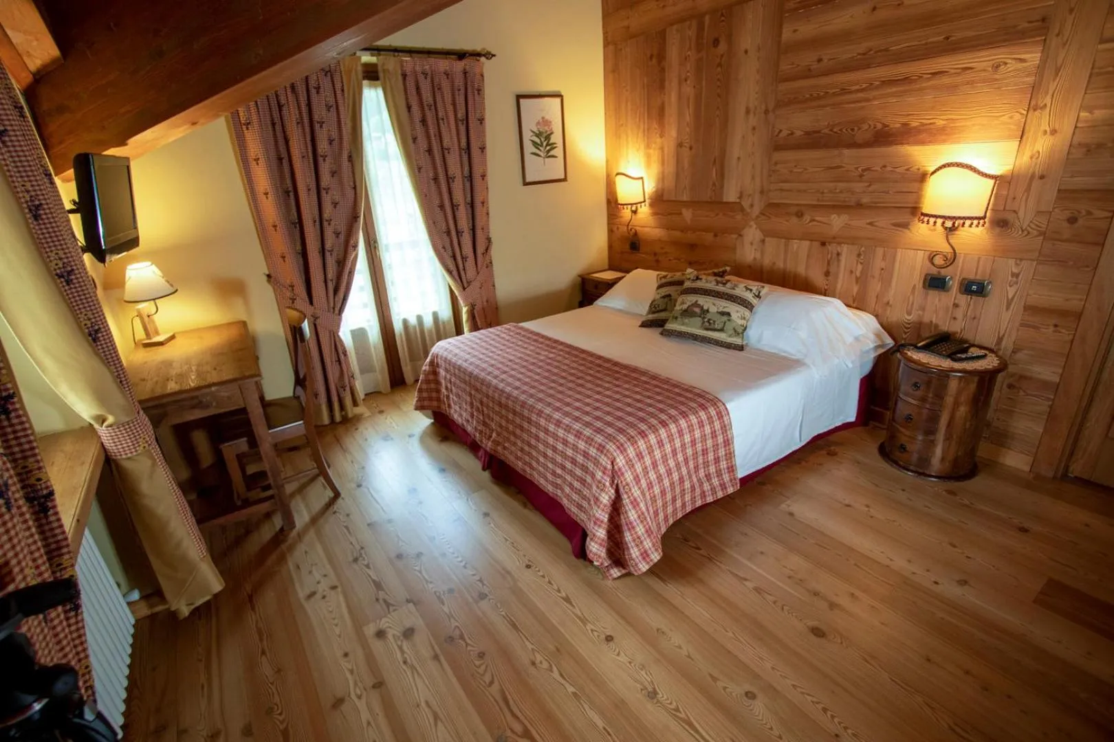 Bed in Laghetto Alpine Hotel & Restaurant